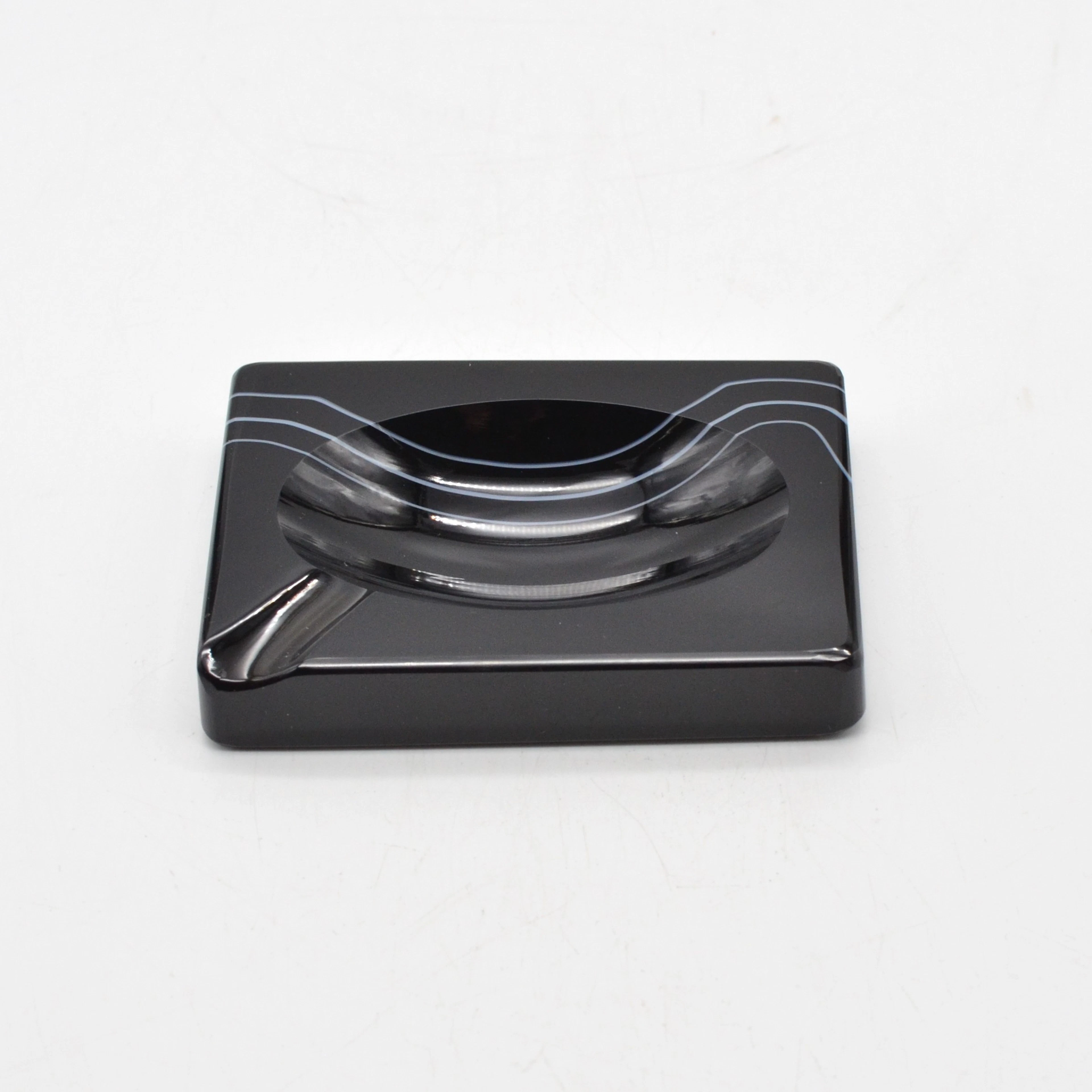 DESIGNER-ASCHENBECHER, STUDIOGLAS, SCHWARZ MIT WEISSEN STREIFEN, 20.