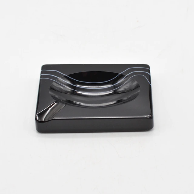 DESIGNER-ASCHENBECHER, STUDIOGLAS, SCHWARZ MIT WEISSEN STREIFEN, 20.