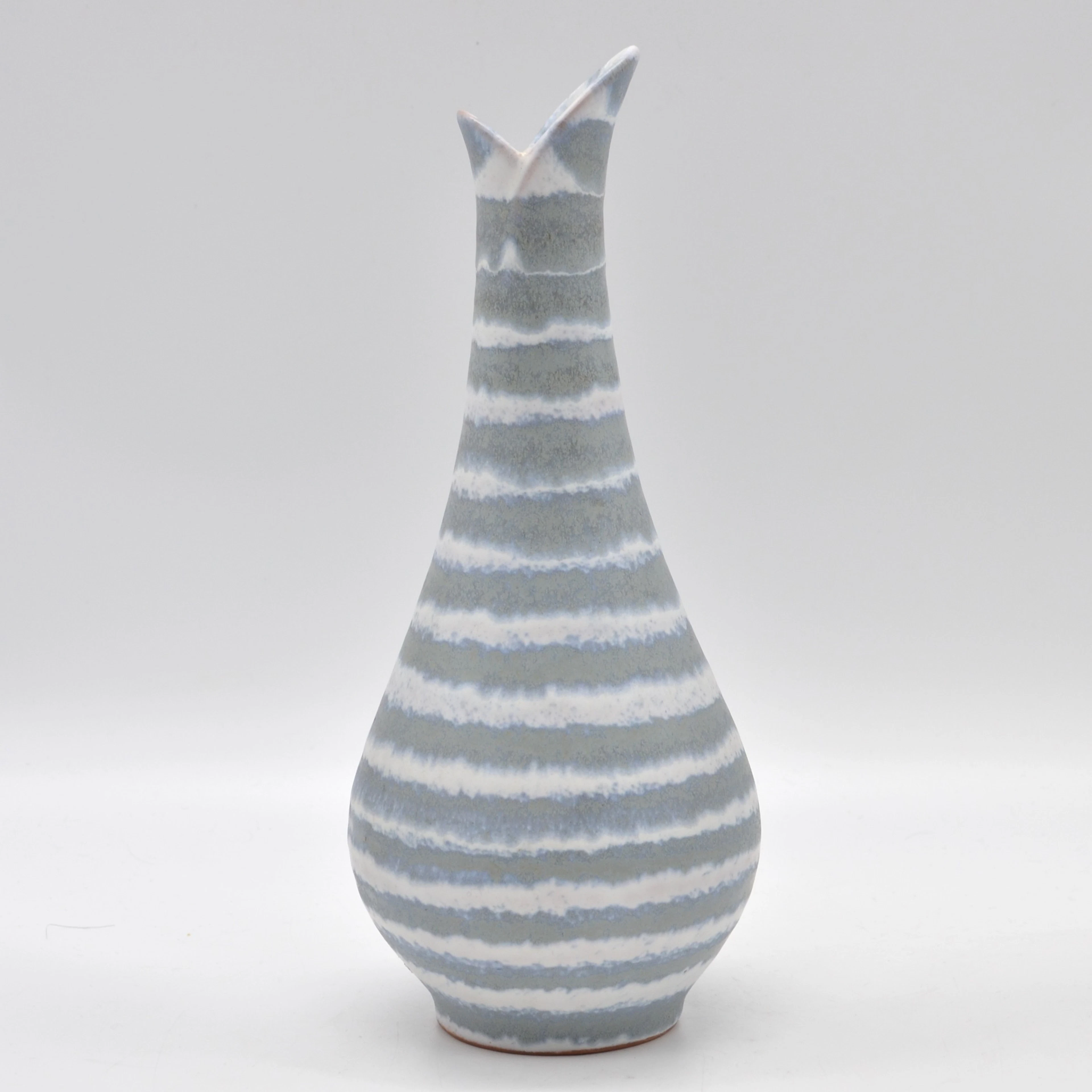 CARSTENS TÖNNIESHOF. BAUCHVASE, KERAMIK, GRAU-WEISS, NR. 47225, DEUTSCHLAND