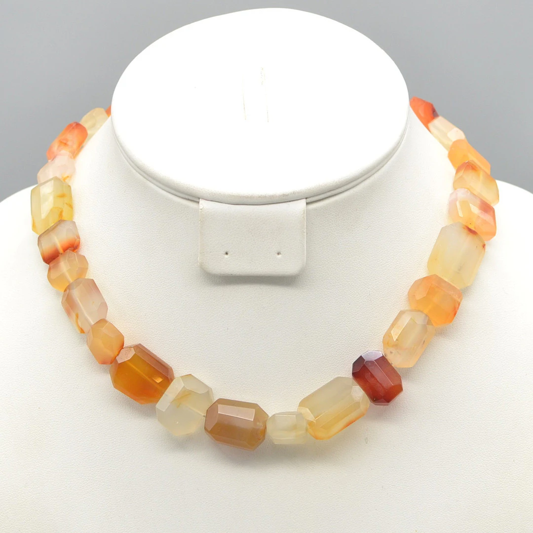 "MDI", DESIGNERCOLLIER AUS ACHAT, HANDGESCHLIFFEN, 9 KARAT GOLDVERSCHLUSS
