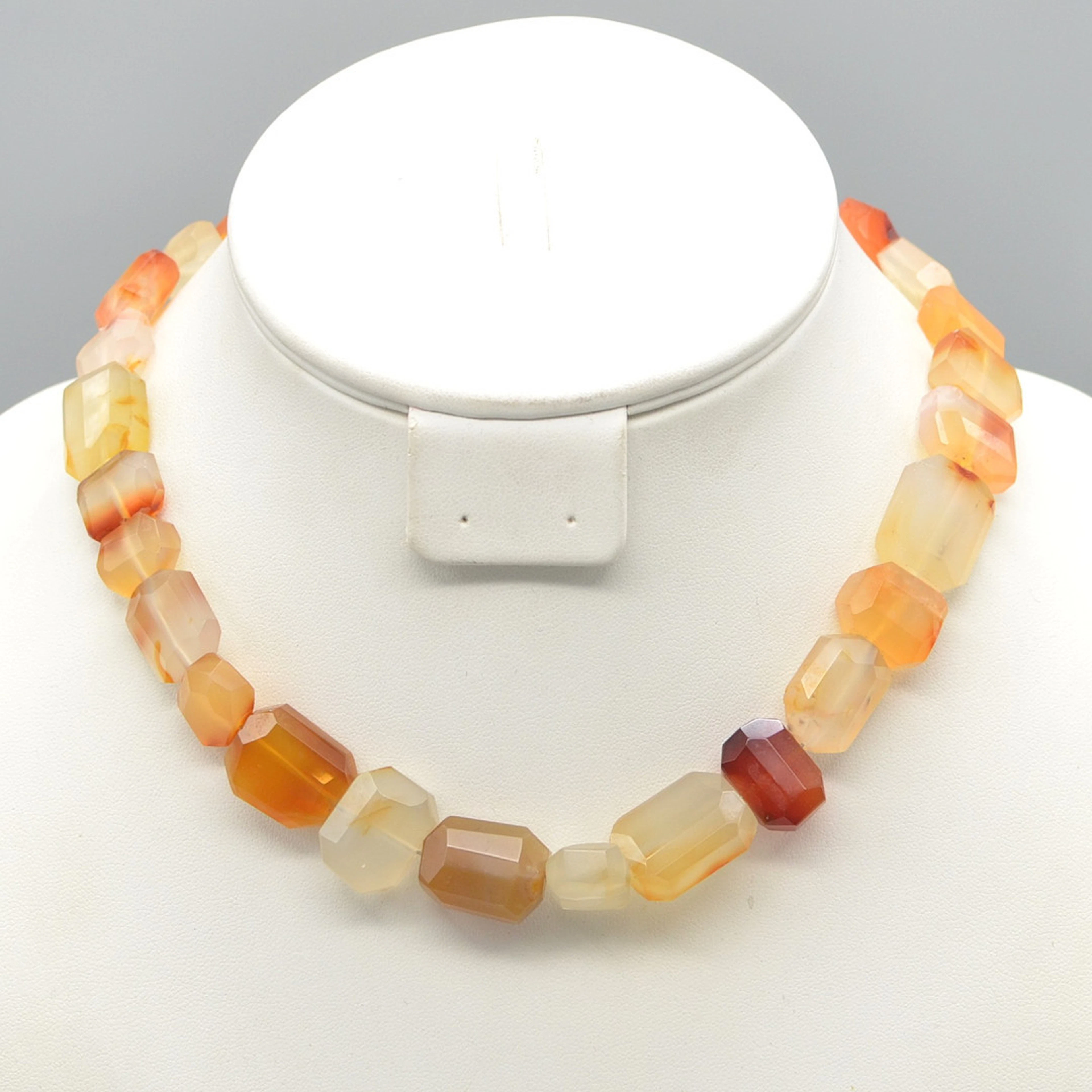 "MDI", DESIGNERCOLLIER AUS ACHAT, HANDGESCHLIFFEN, 9 KARAT GOLDVERSCHLUSS