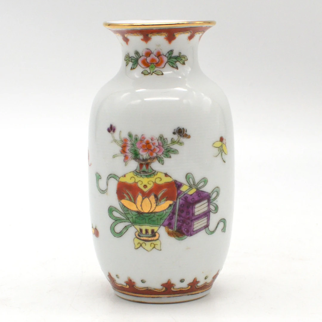 ASIATISCHE VASE, FRÜCHTE, SCHMETTERLINGE UND ANTIQUITÄTEN, PORZELLAN