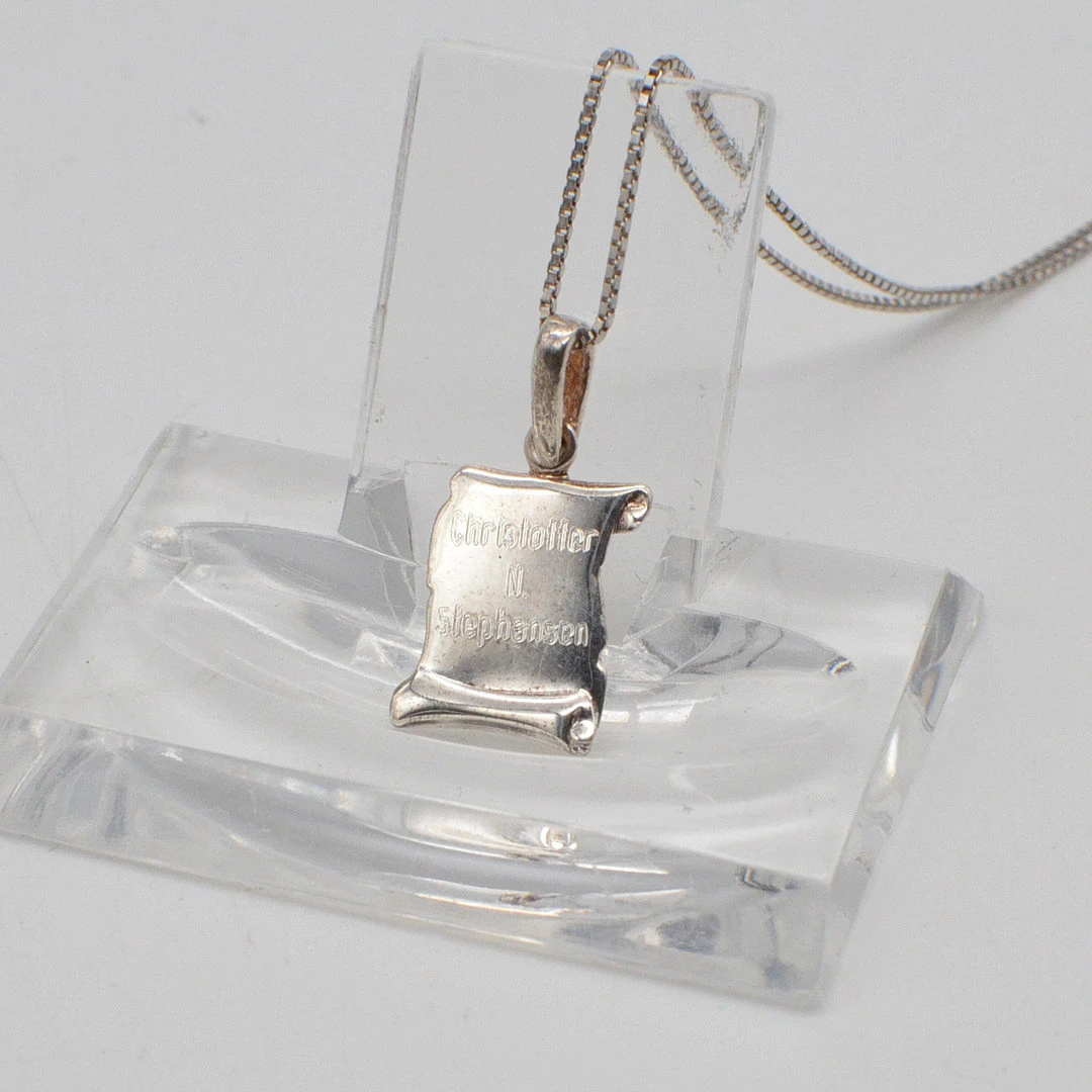 BJARNE NORDMARK HENRIKSEN. DESIGNERCOLLIER AUS STERLINGSILBER, SCHRIFTROLLE