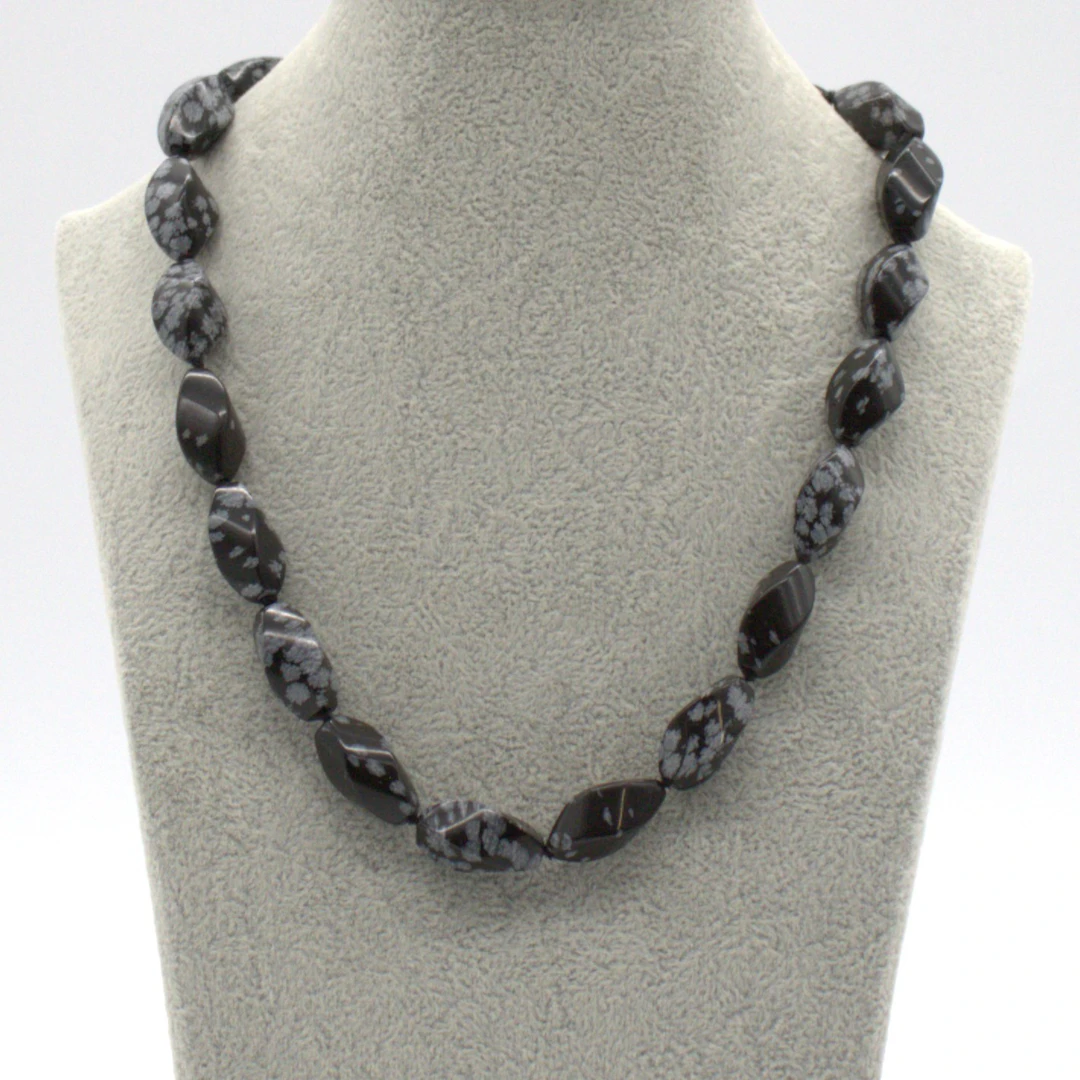 SCHNEEFLOCKENOBSIDIAN-COLLIER MIT SILBERVERSCHLUSS MIT 8N UND STERLING PUNZE.