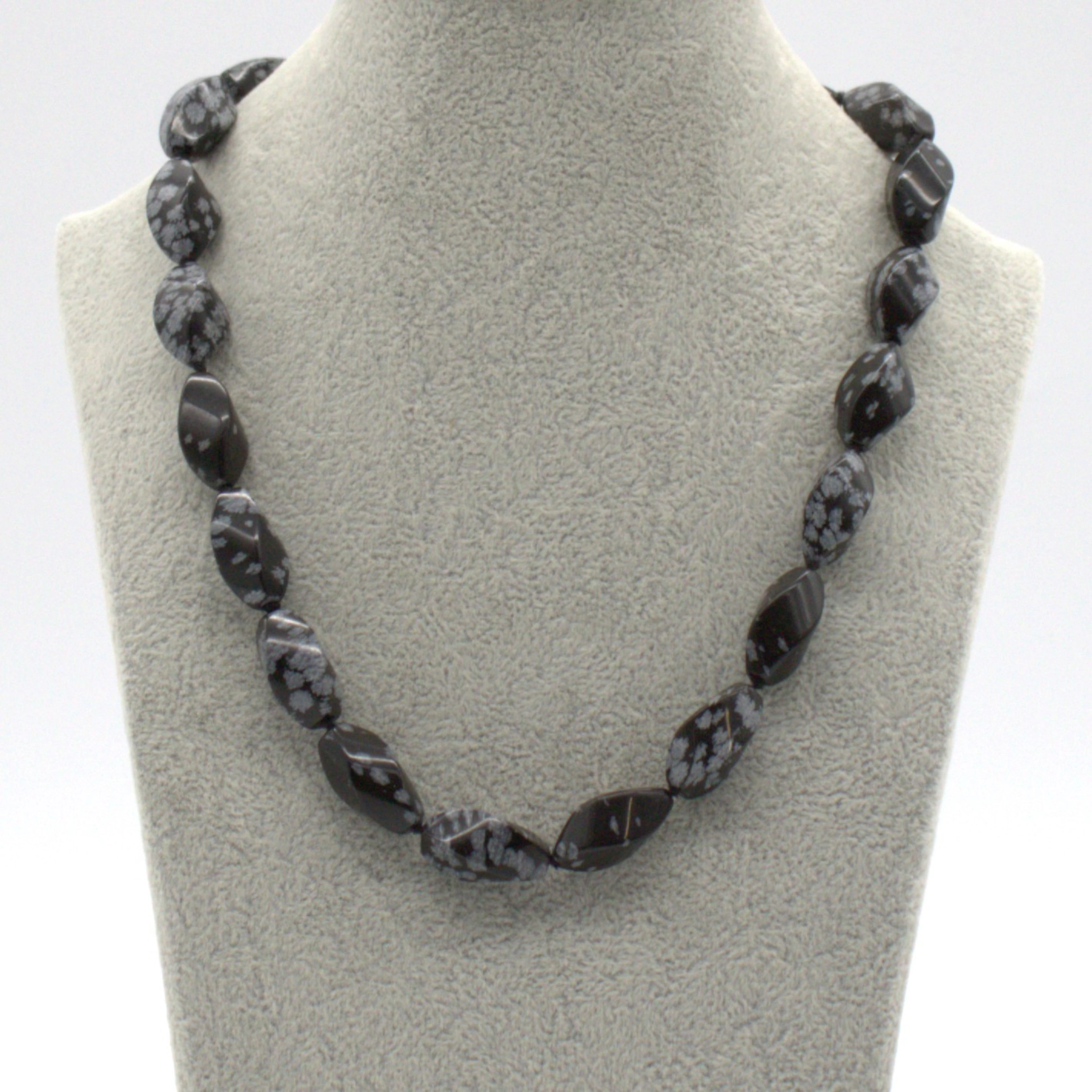 SCHNEEFLOCKENOBSIDIAN-COLLIER MIT SILBERVERSCHLUSS MIT 8N UND STERLING PUNZE.