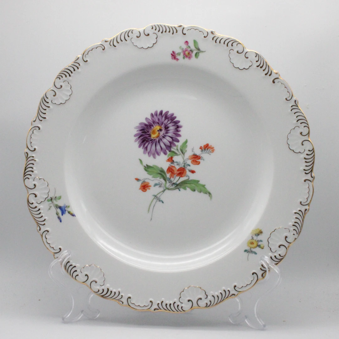 MEISSEN, SPEISETELLER 26CM "DEUTSCHE BLUMEN" ASTER, GOLDRAND, 2. WAHL