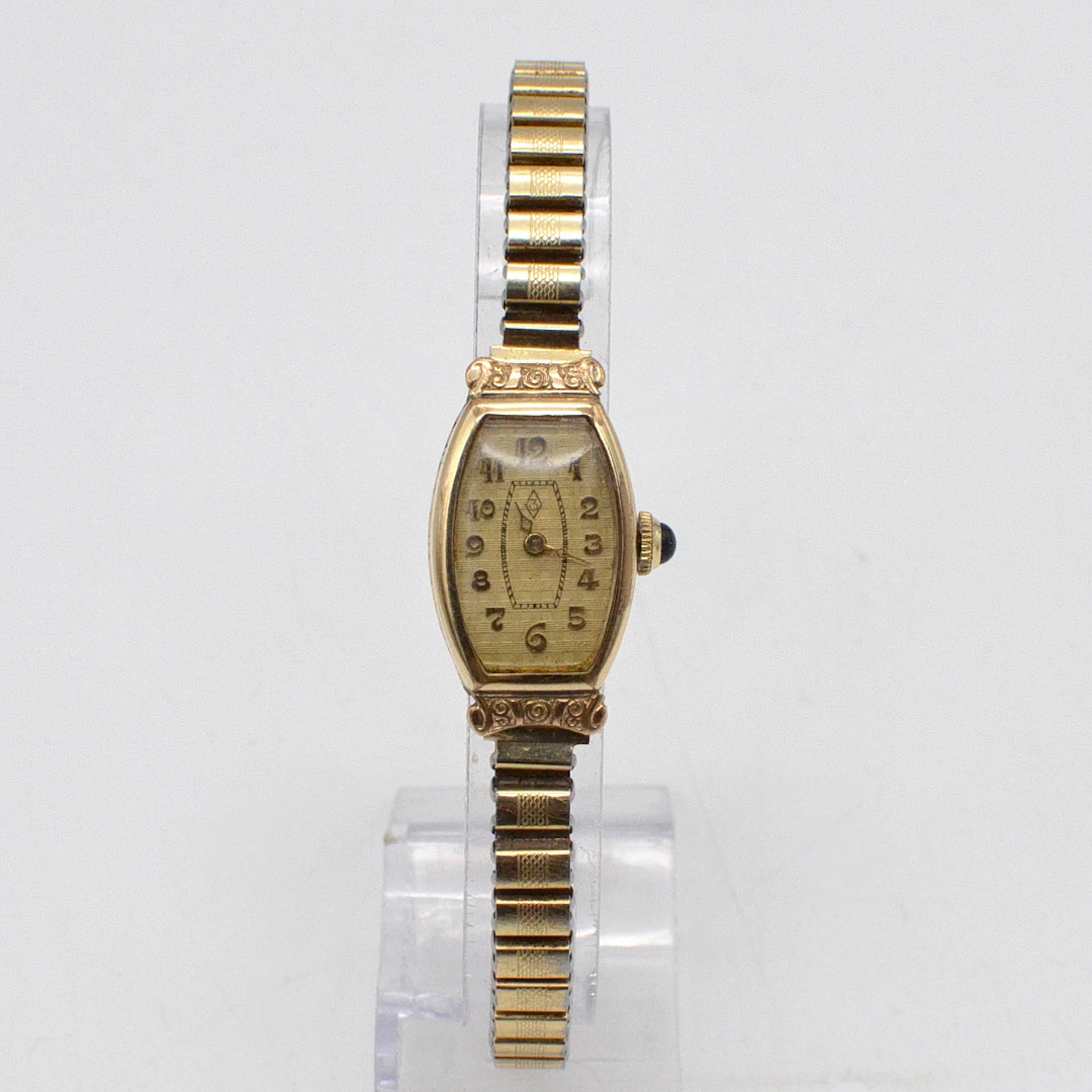 ZENTRA, ART DECO DAMENARMBANDUHR, TONNENFÖRMIGES GEHÄUSE AUS 20 MIKRONS