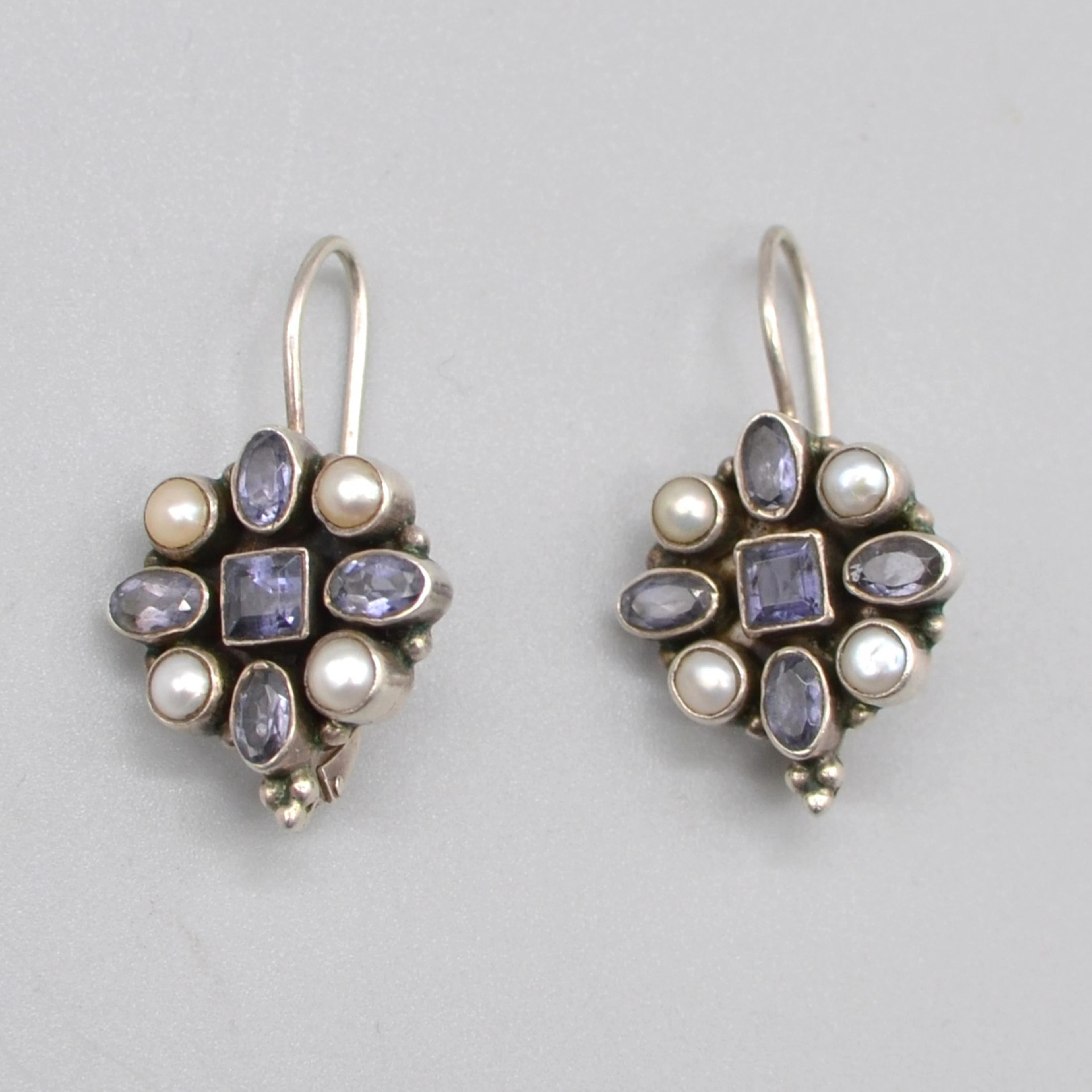DESIGNER-HÄNGEOHRRINGE, ZUCHTPERLEN UND TANSANIT, FASSUNG AUS STERLINGSILBER