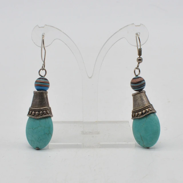 OHRRINGE AUS TÜRKIS, TROPFENFÖRMIG, METALL UND GLAS, HANDGEMACHT
