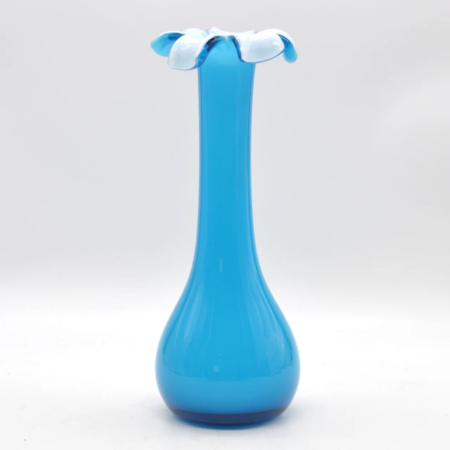 DESIGNERVASE, STUDIOGLAS UND OPALGLAS, HANDGEMACHT UND MUNDGEBLASEN