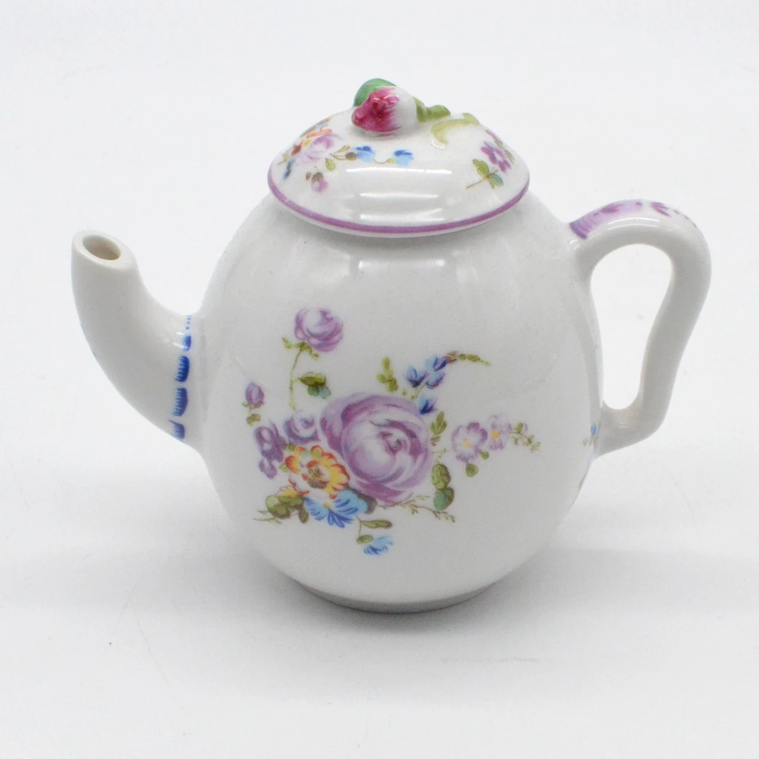 FRANKLIN MINT, VICTORIA & ALBERT, "MENNECY", UM 1985, KLEINE TEEKANNE