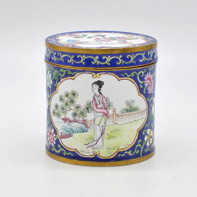 CHINESISCHE EMAILLE SCHMUCKDOSE, DIE SCHÖNE, CHINA, UM 1950.