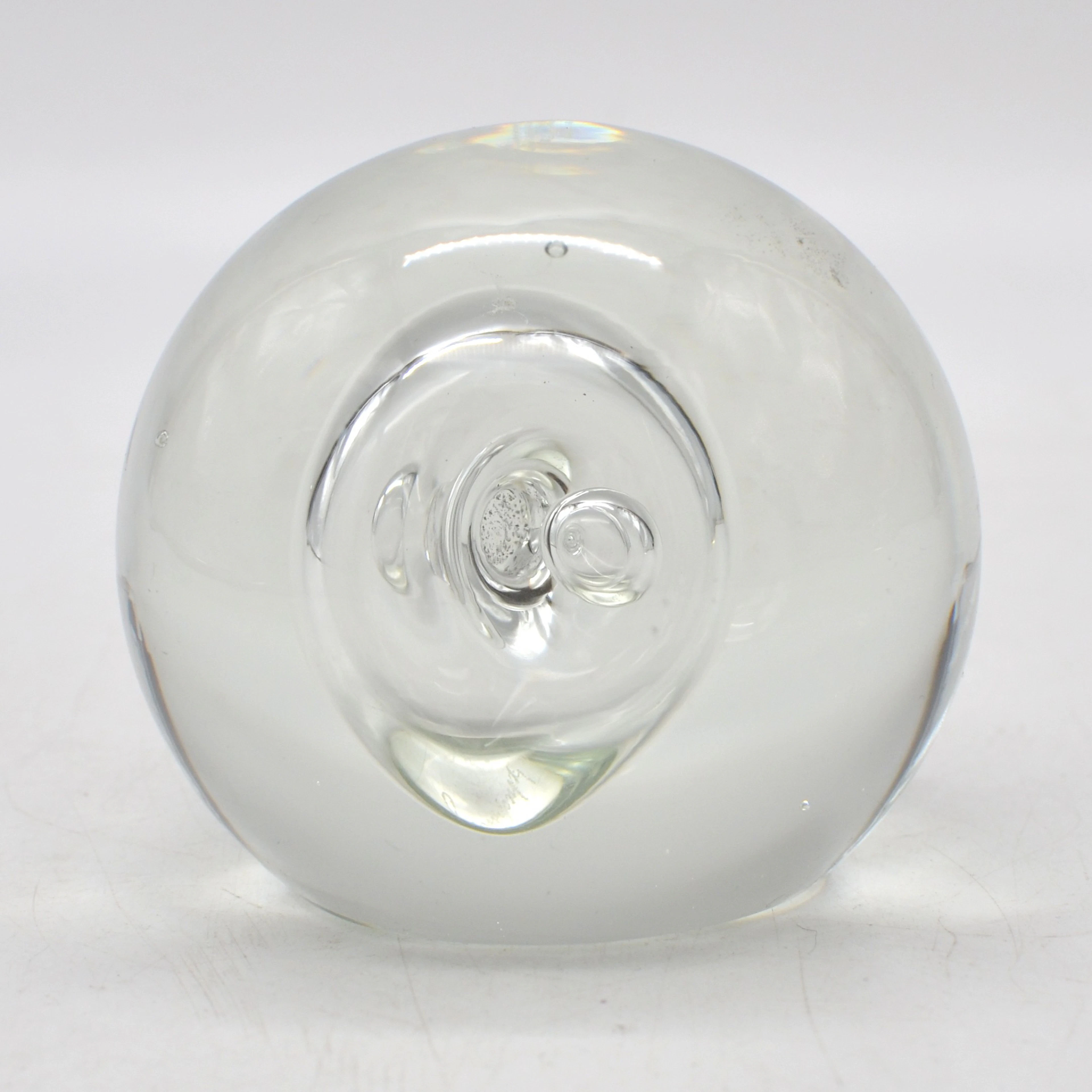 GERHARD SCHECHINGER. DESIGNER PAPERWEIGHT MIT BUBBLES, SIGNIERT, UM 1980.