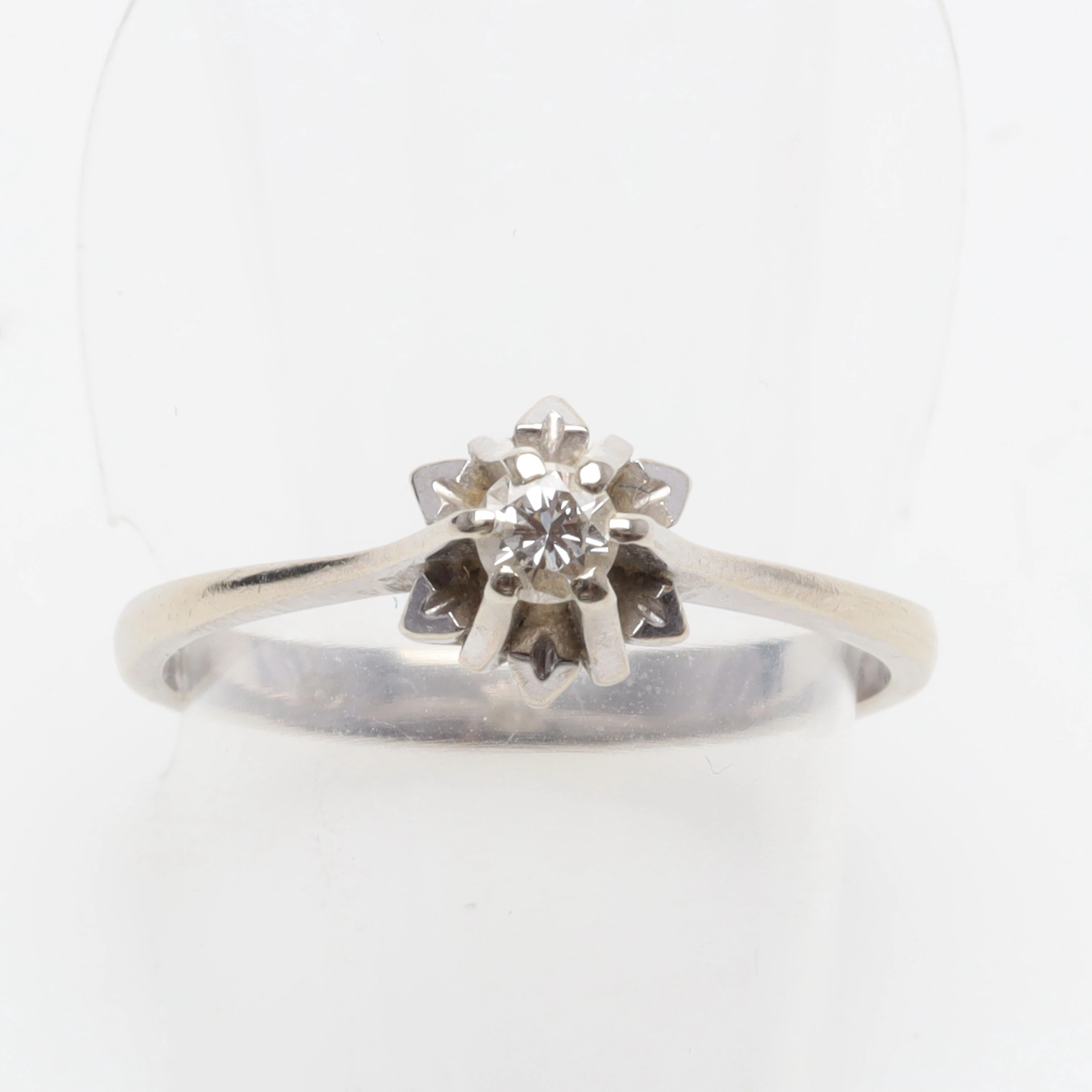 RING 18K vitguld med diamant 1 x ca 0,14ct bruttovikt 2,9 gram.
