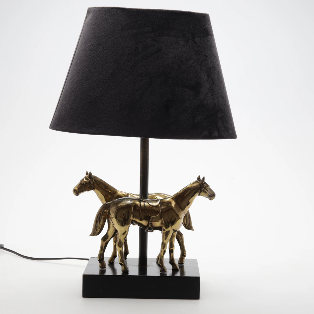 BORDSLAMPA med hästar i gulmetall.