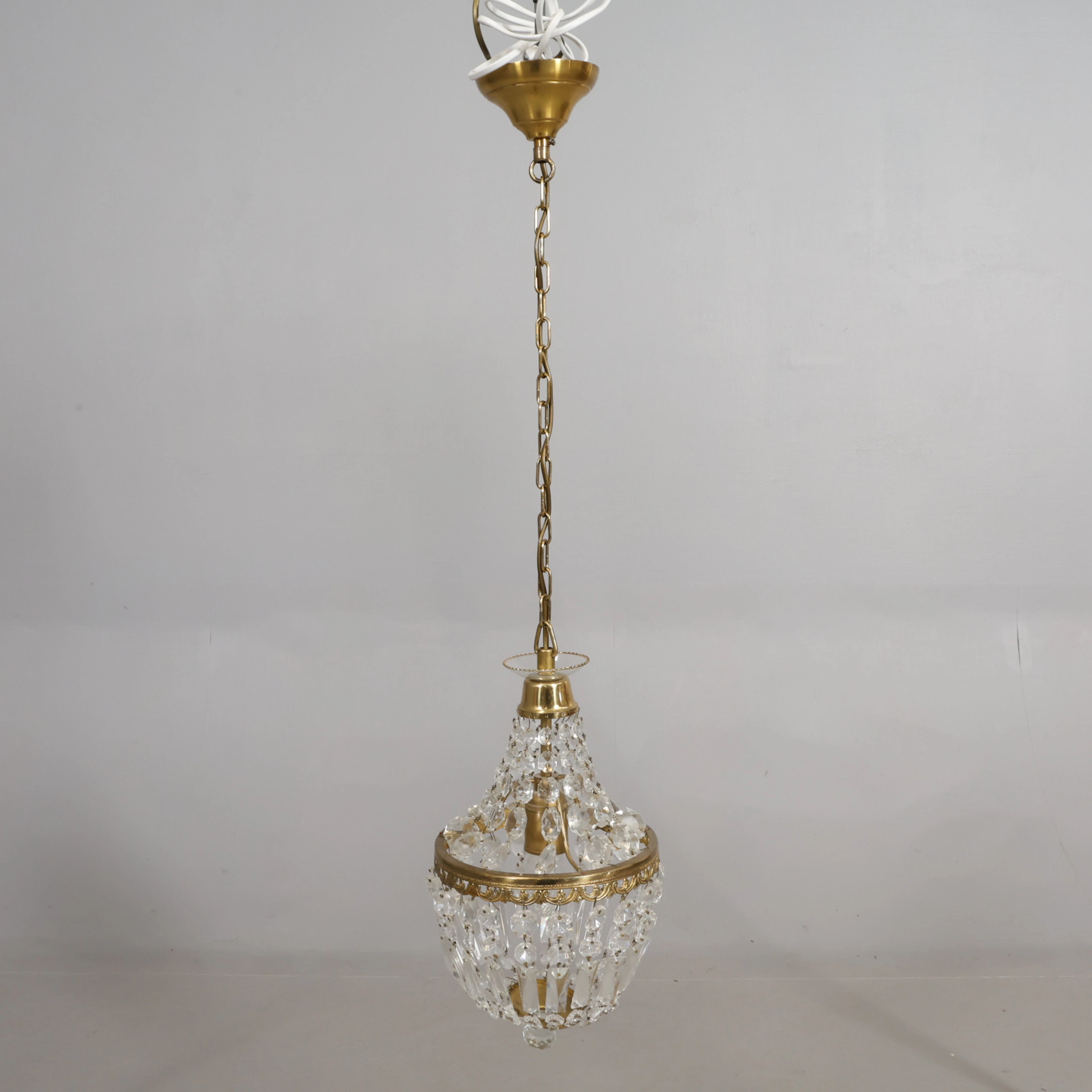 TAKLAMPA med prismor 1900-tal.