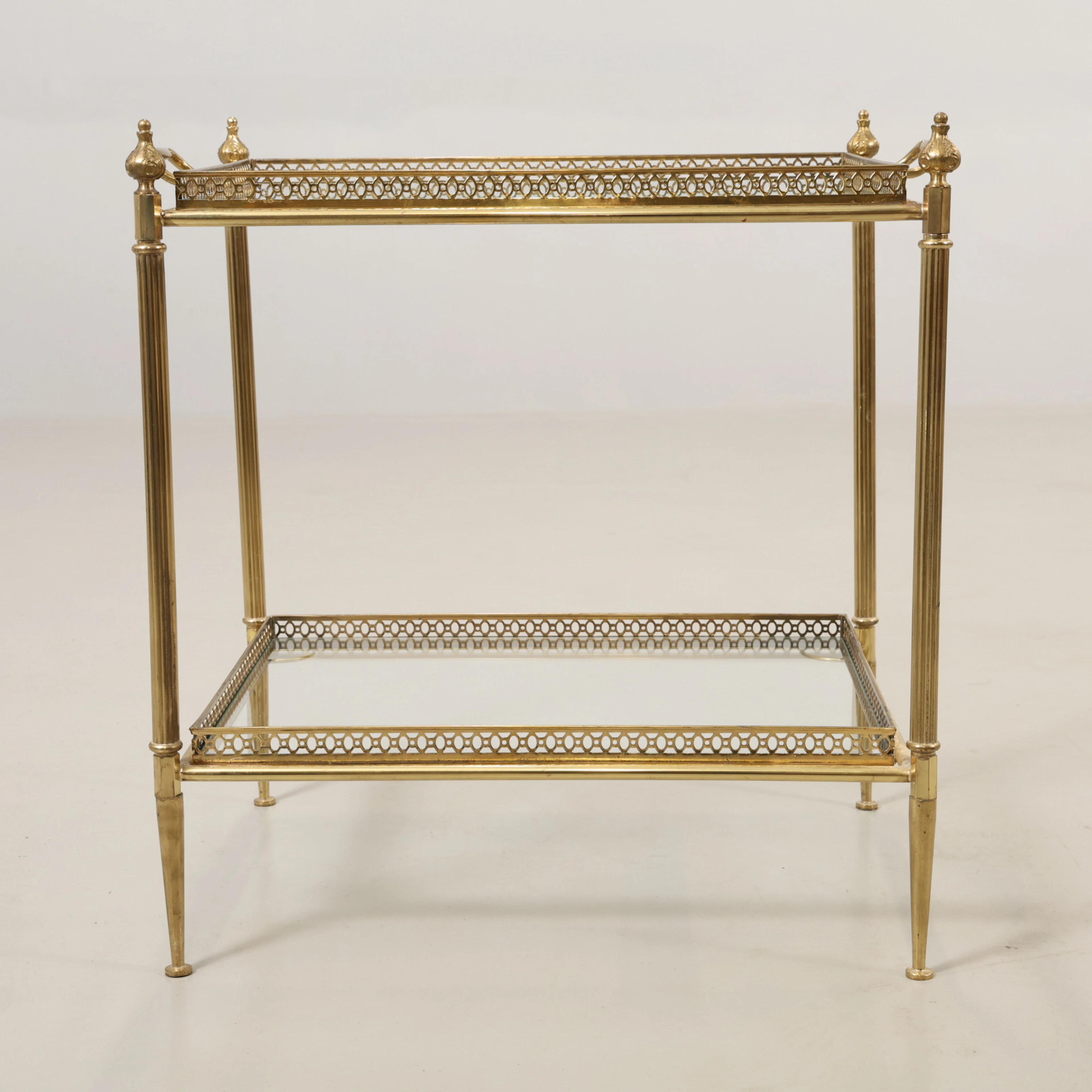 SERVERINGSBORD / BRICKBORD, mässing och glas, 1900-talets andra hälft.