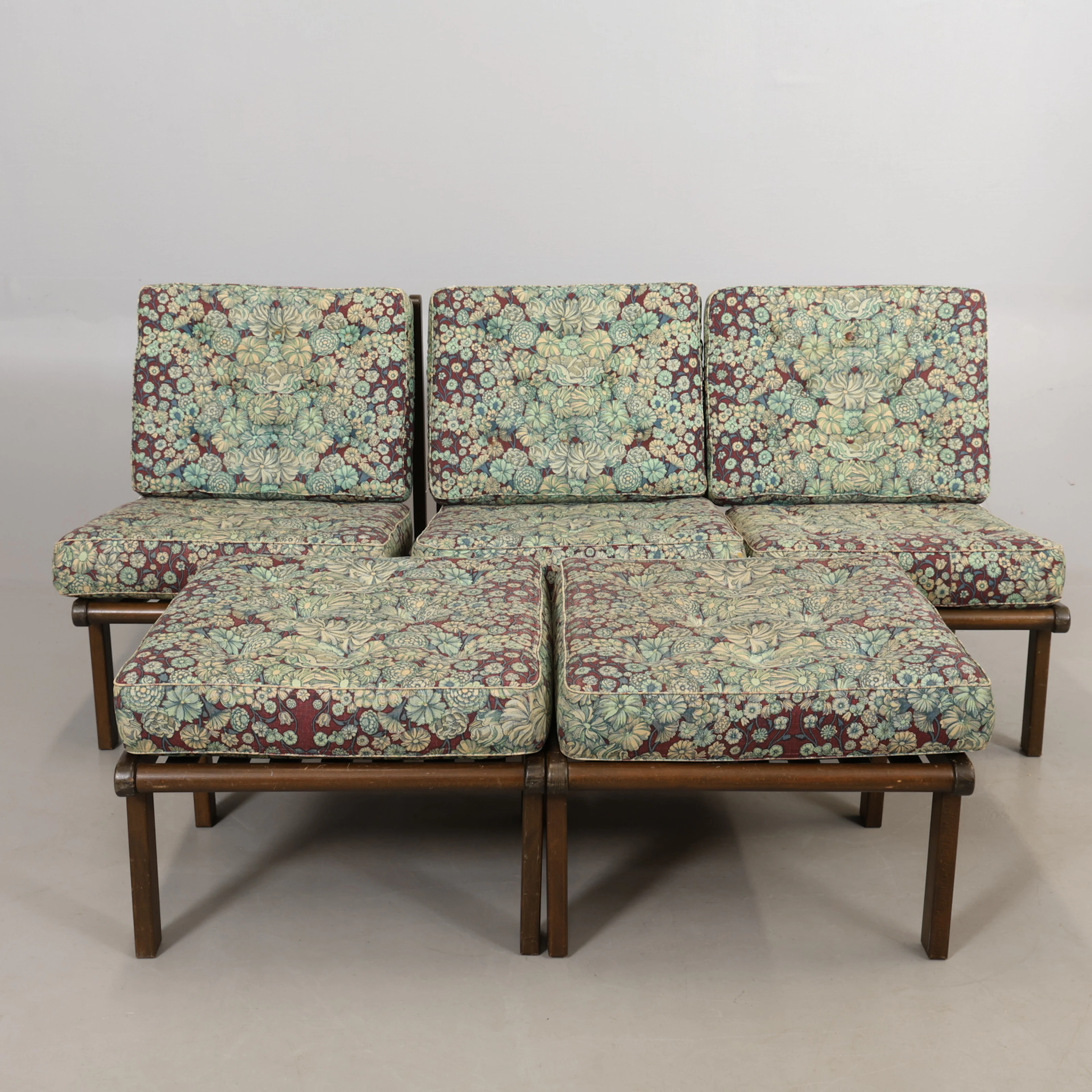 FLORENCE KNOLL. FÅTÖLJER, 3 stycken "Parallel Bar" med 2 fotpallar.