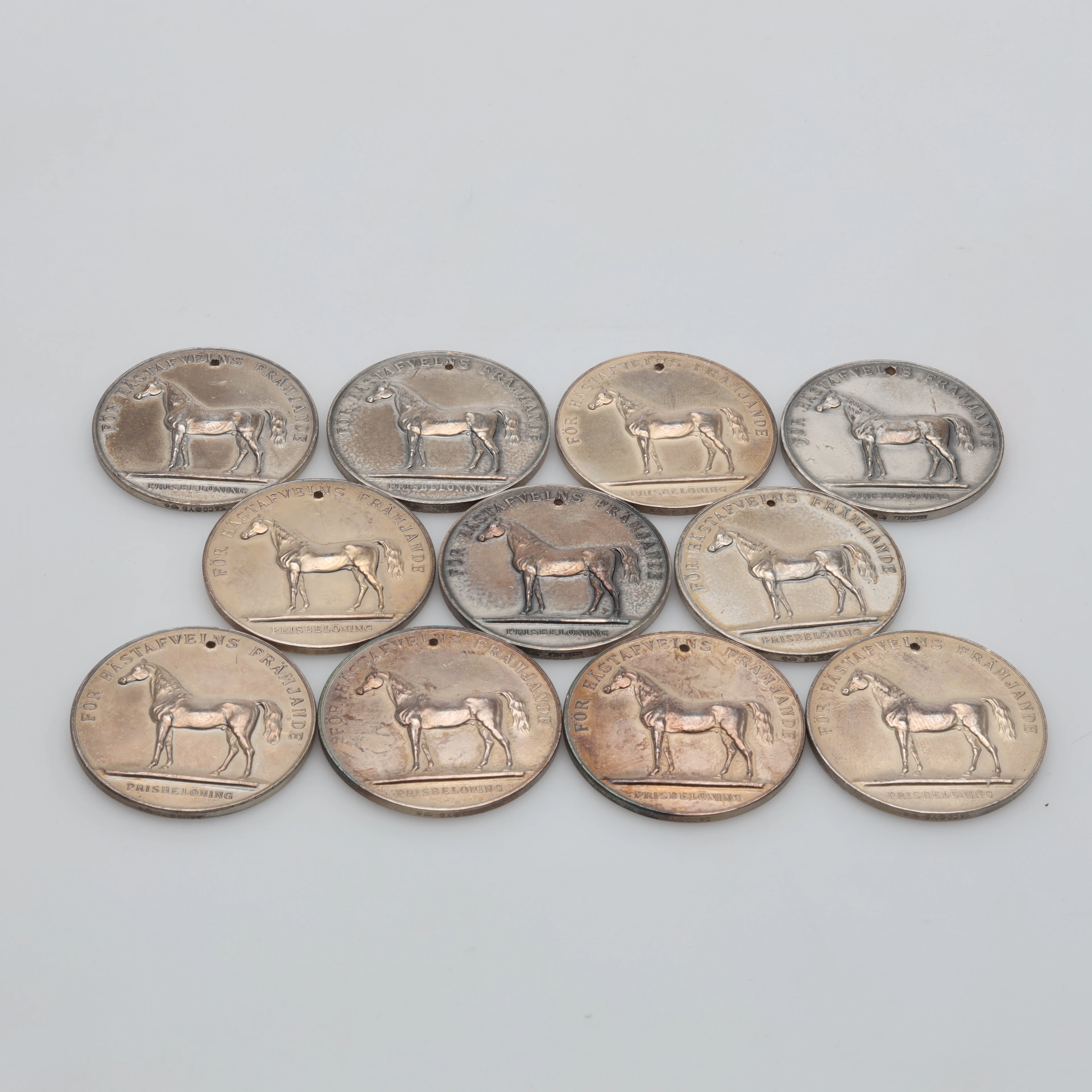 MEDALJER 11 stycken "För hästafvelns främjande" silver vikt ca 358 gram.