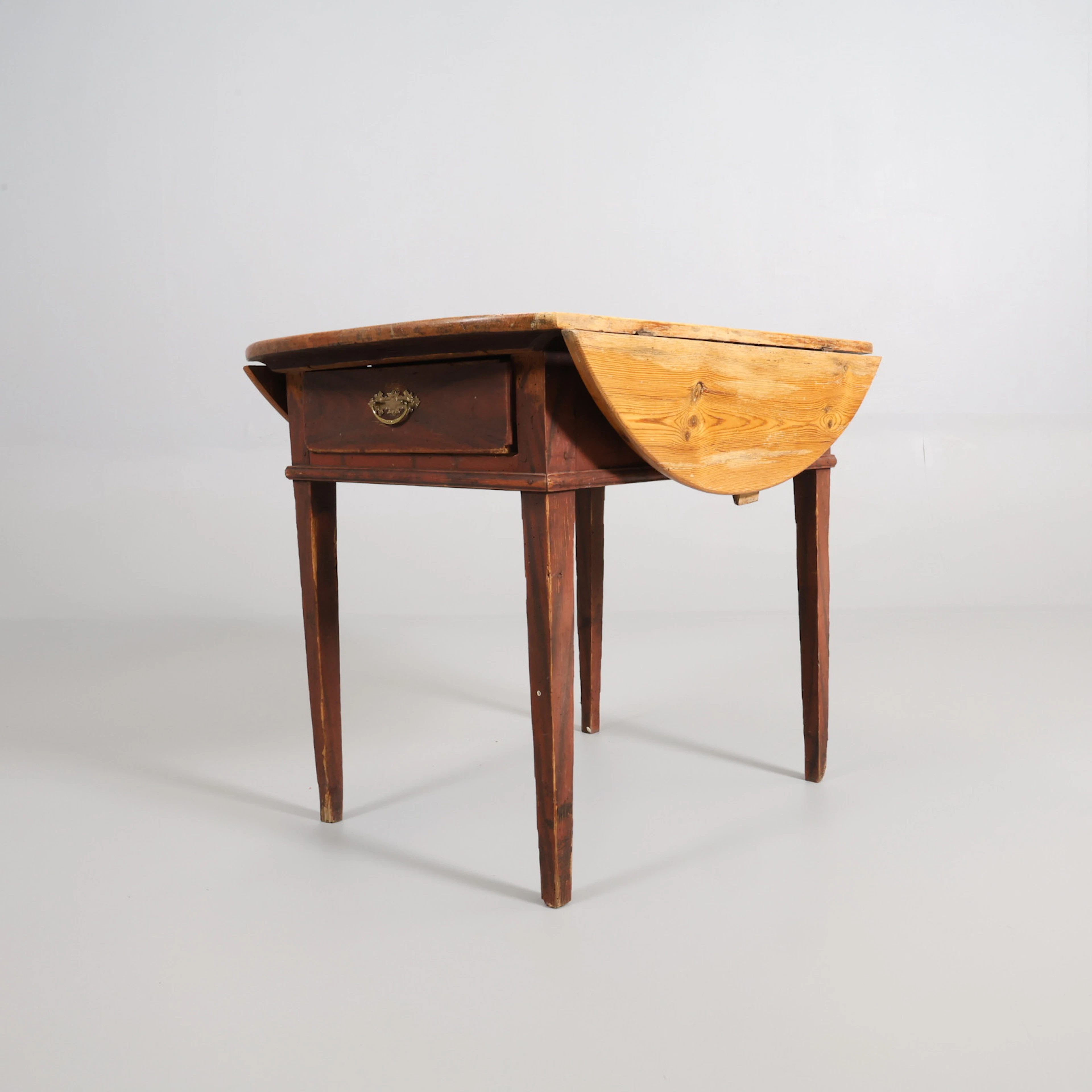 SLAGBORD med låda i sarg 18/1900-tal.