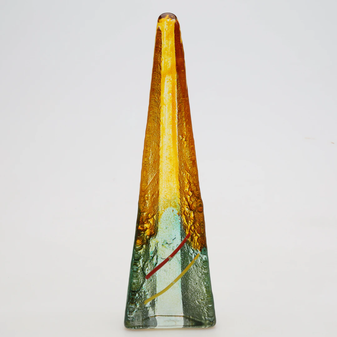 BJÖRN HULTQVIST. SKULPTUR glas i form av obelisk Johansfors signerad.