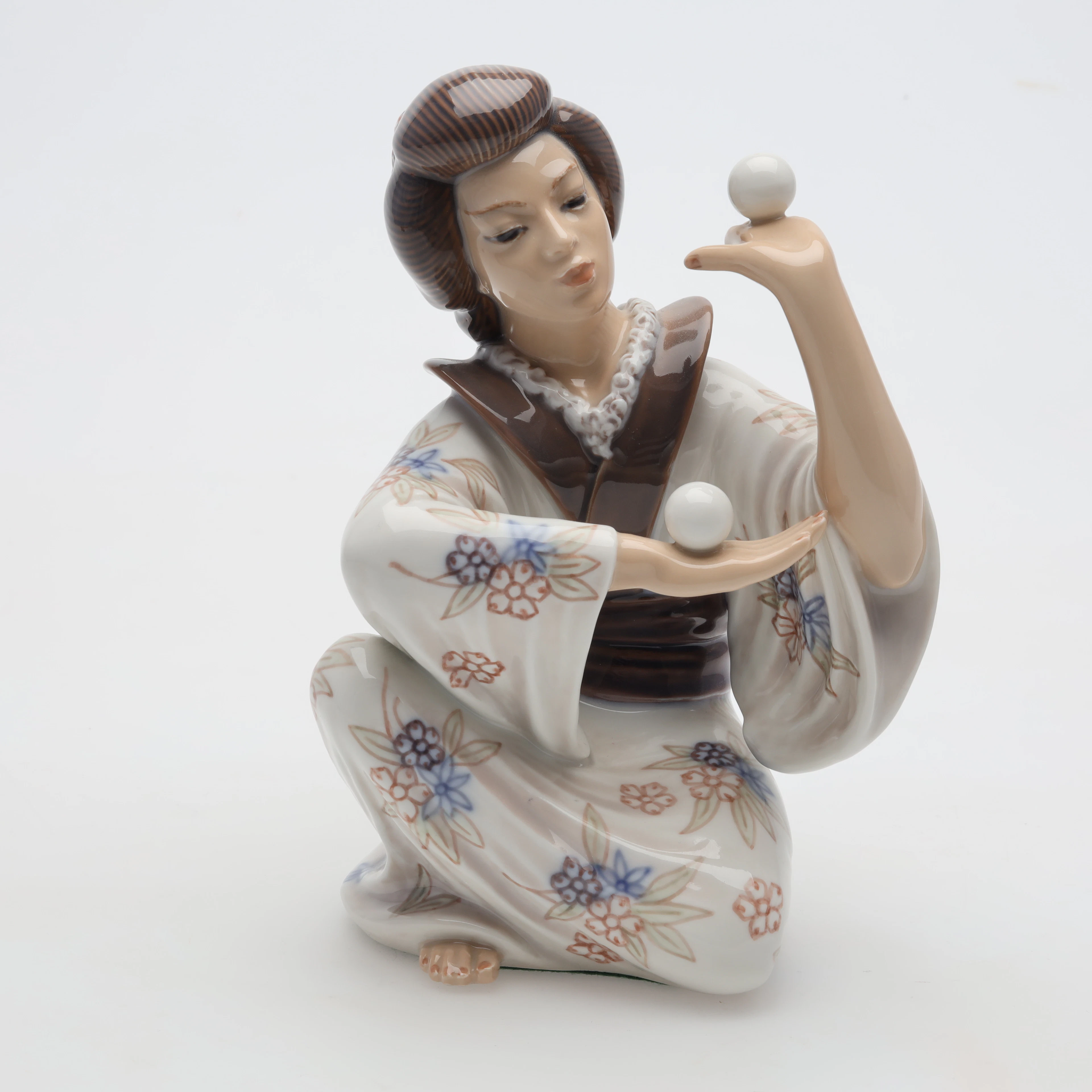 JENS PETER DAHL-JENSEN. FIGURIN nr 1326, "Japanese Girl Juggler".
