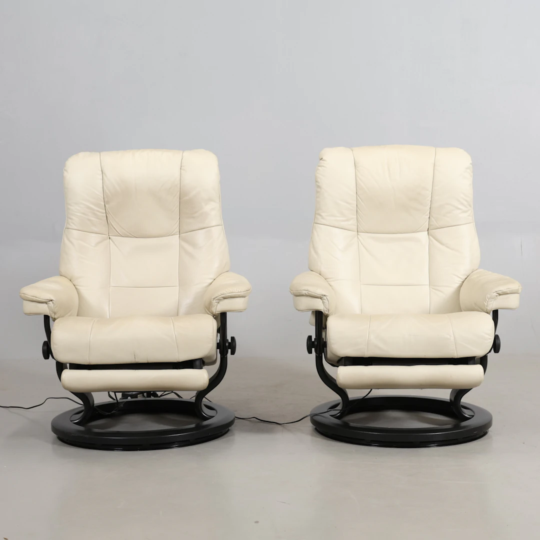 SNURRFÅTÖLJER 1 par stressless med el.