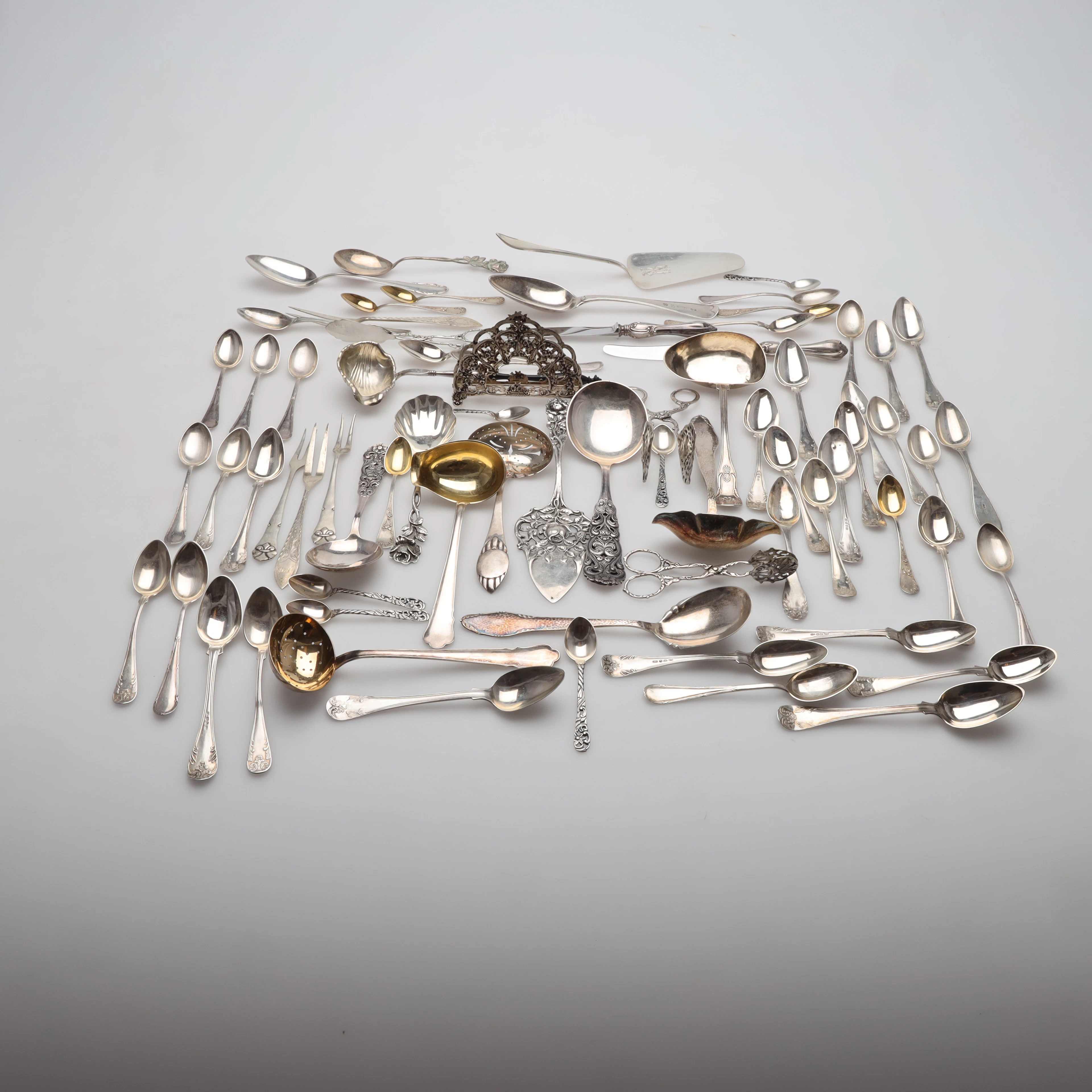 SILVERFÖREMÅL ca 70 delar mestadels bestick bruttovikt ca 1623 gram.