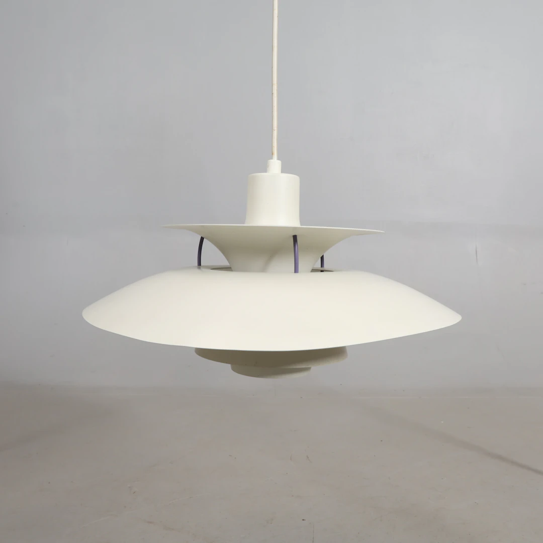 POUL HENNINGSEN. TAKLAMPA, PH 5 för Louis Poulsen.