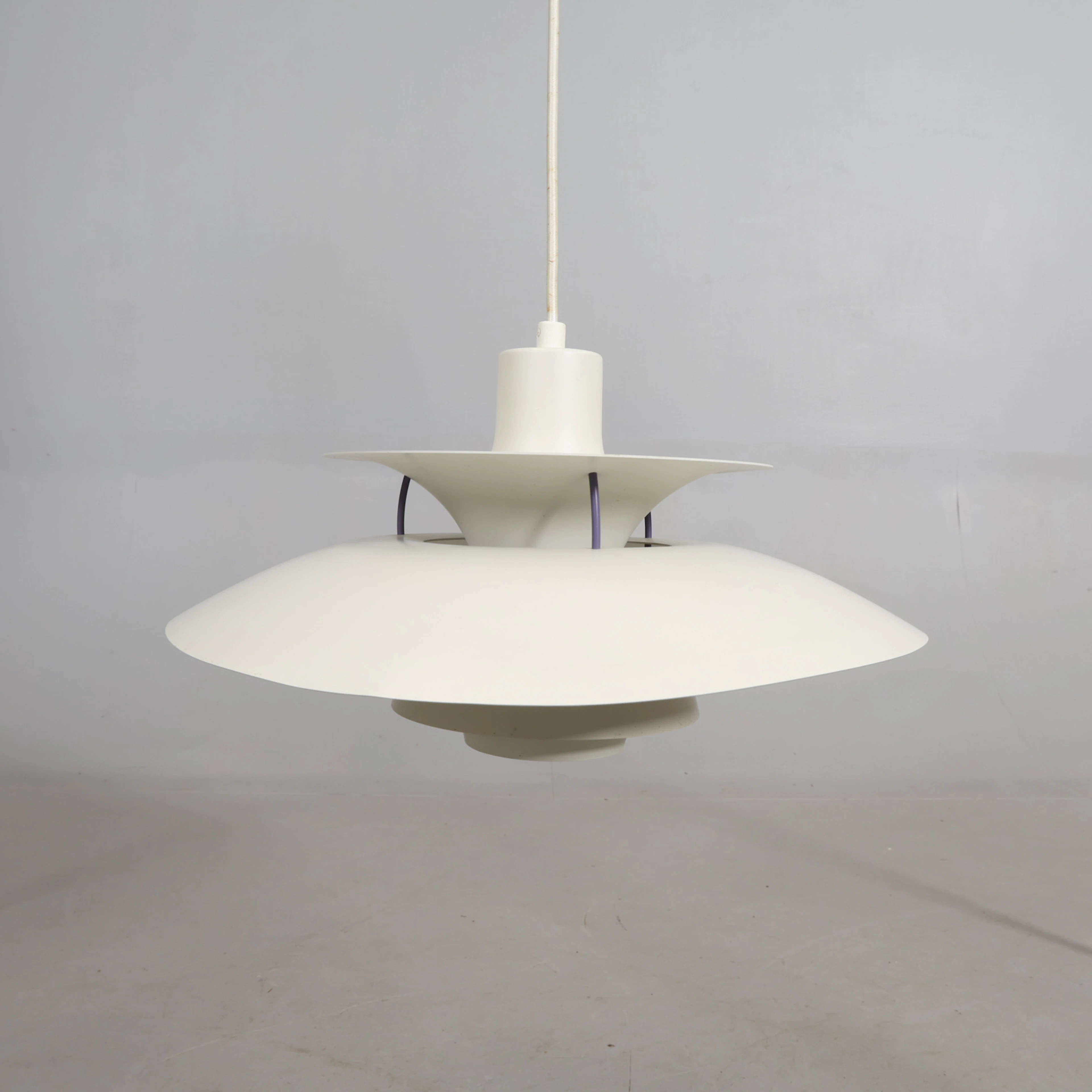 POUL HENNINGSEN. TAKLAMPA, PH 5 för Louis Poulsen.
