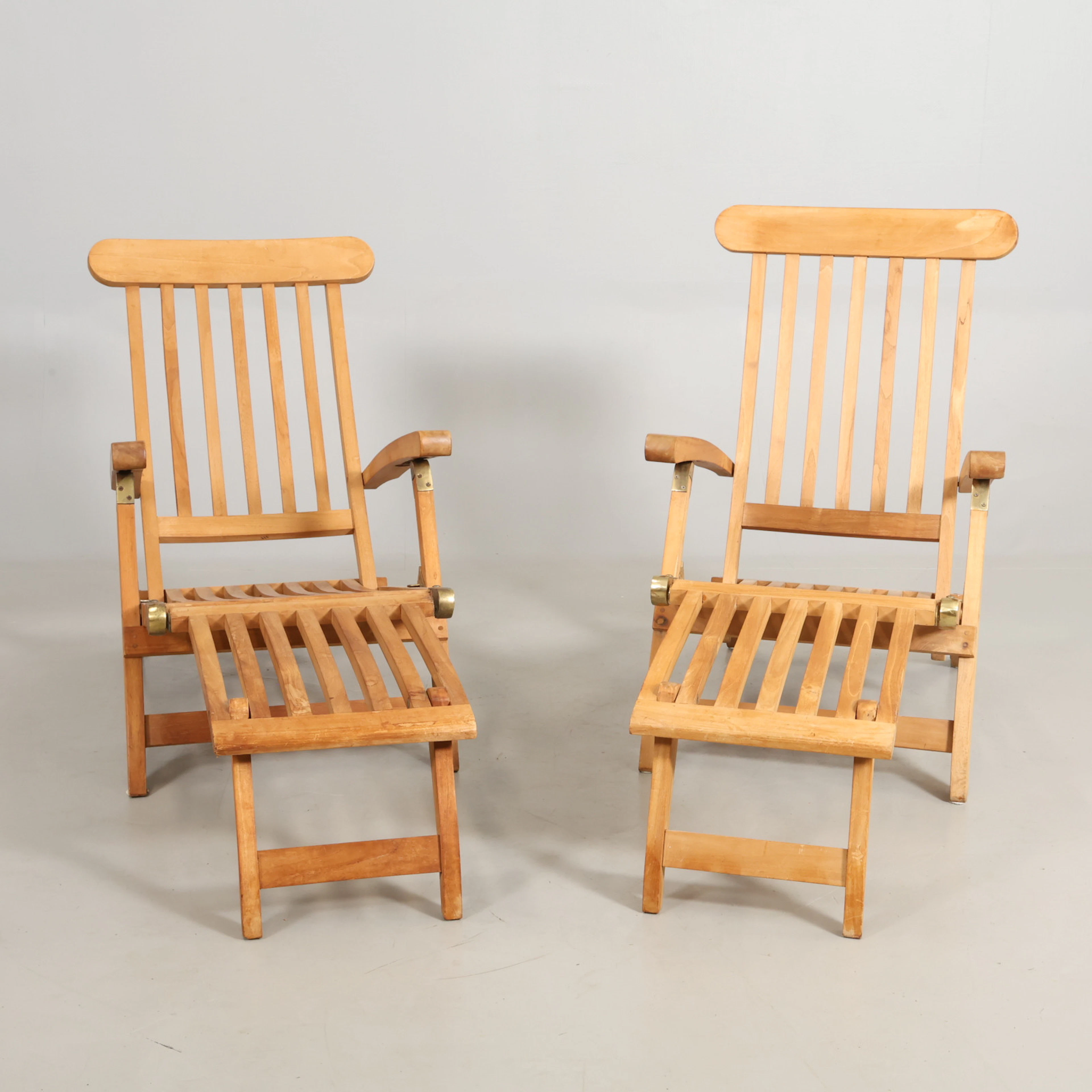 DÄCKSTOLAR 1 par Royal Teak, Scandinavia med dynor.