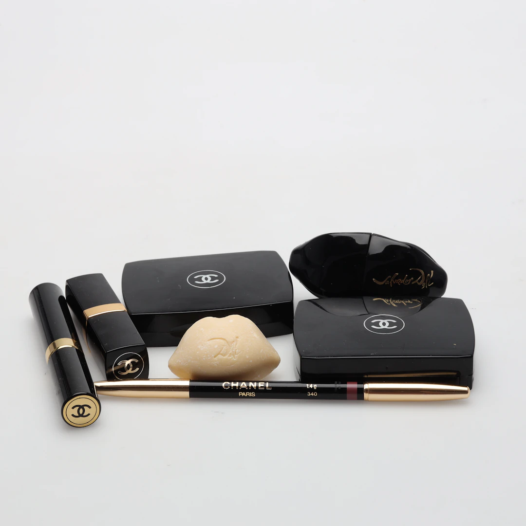 SMINK 7 delar Chanel samt Salvador dali.