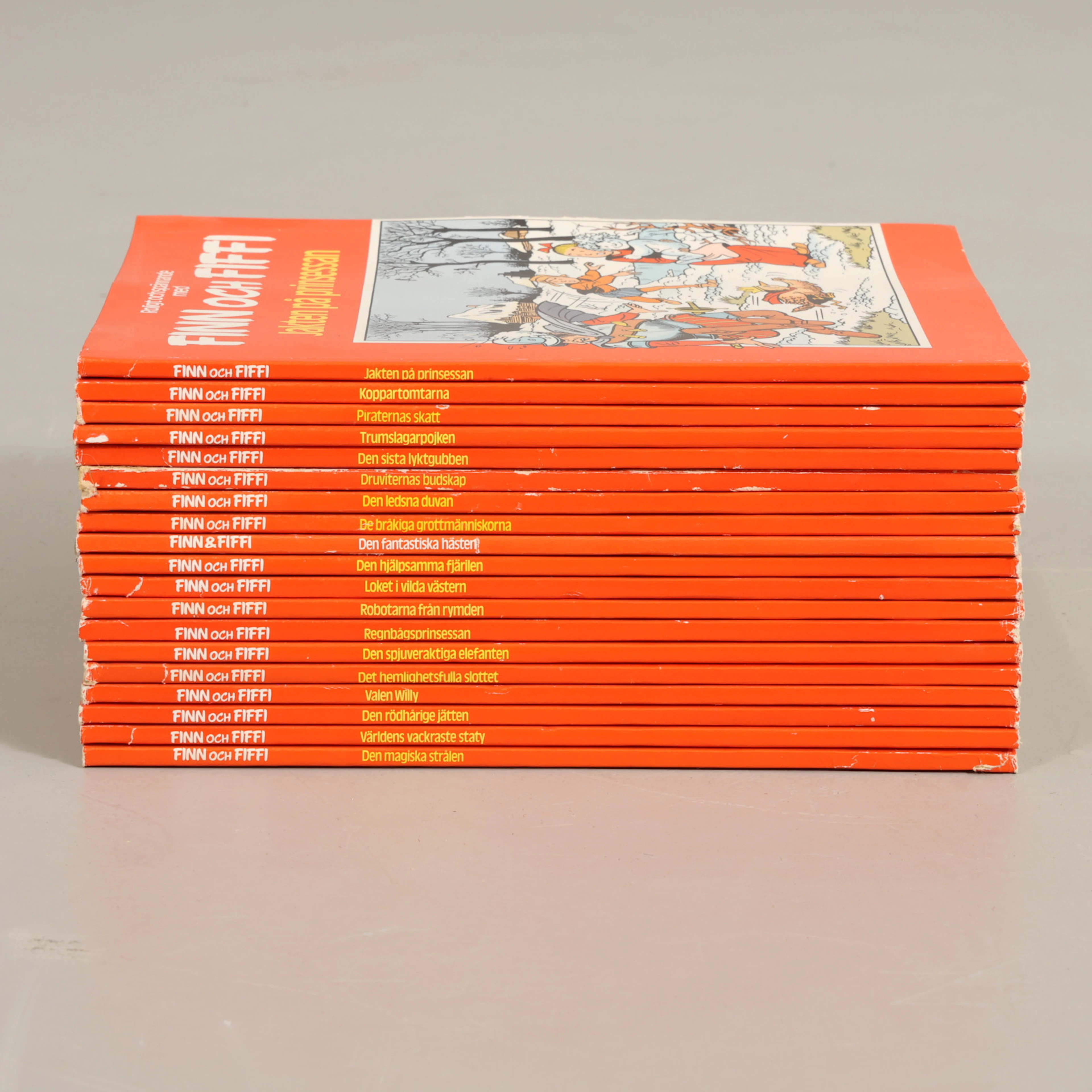 SERIEMAGASIN 19 stycken Finn och Fiffi.