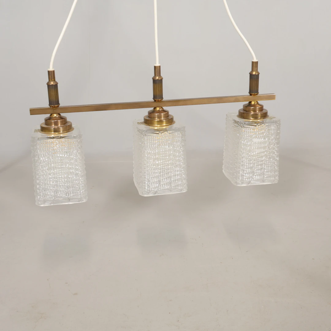 TAKLAMPA mässing /glas Bohemian, Tjeckoslovakien.