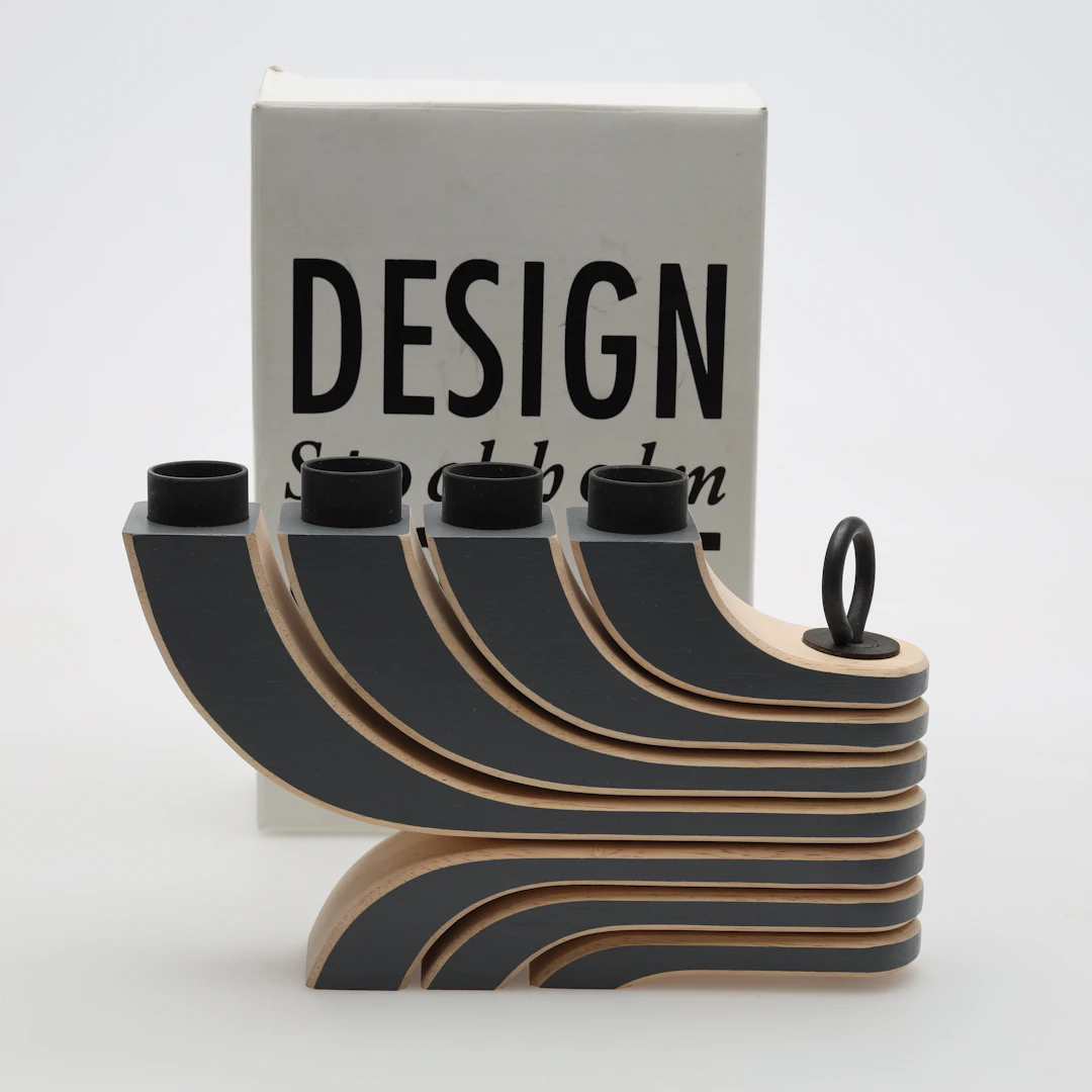 JONAS GRUNDELL. LJUSSTAKE, trä, Design House Stockholm.