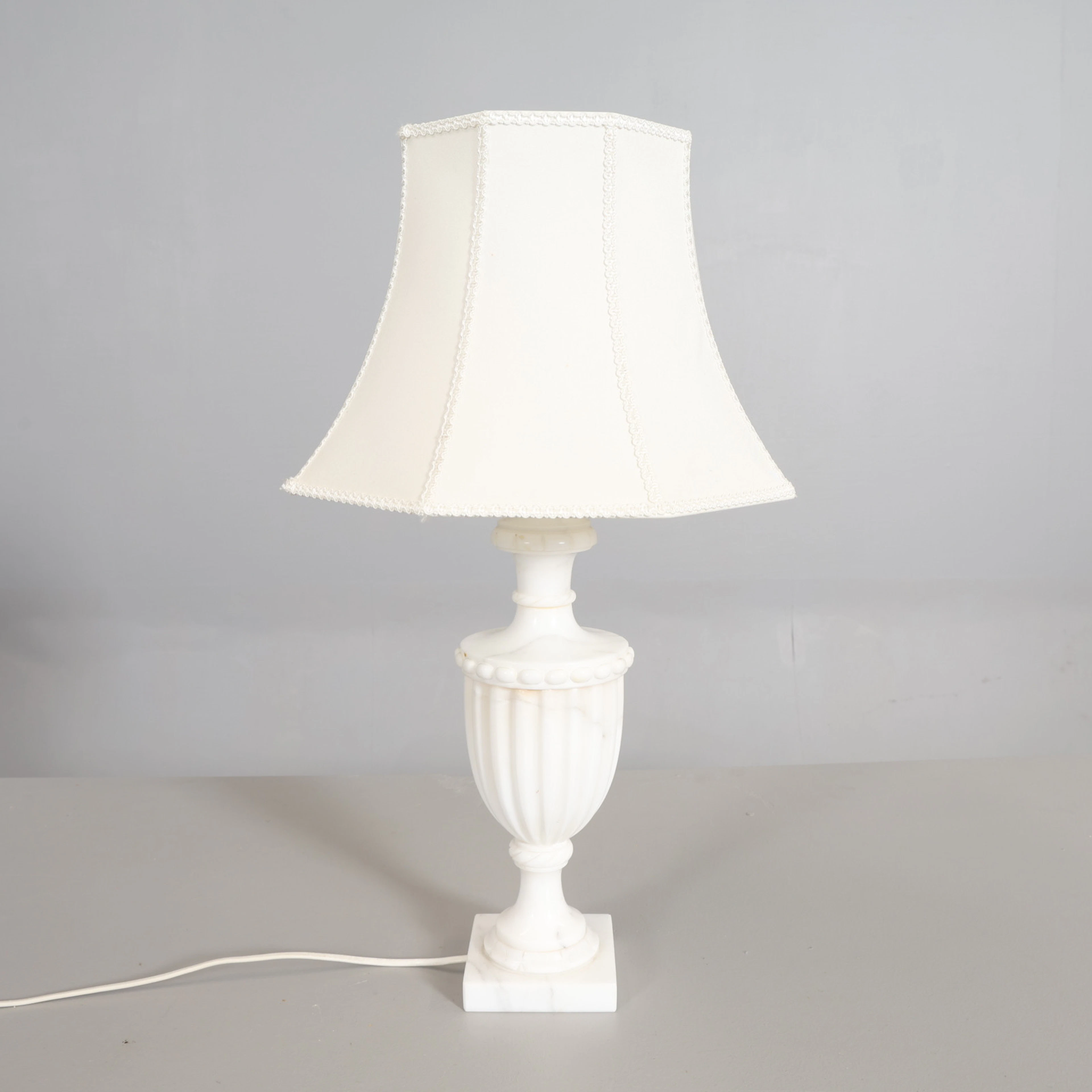 BORDSLAMPA marmor 1900-tal.