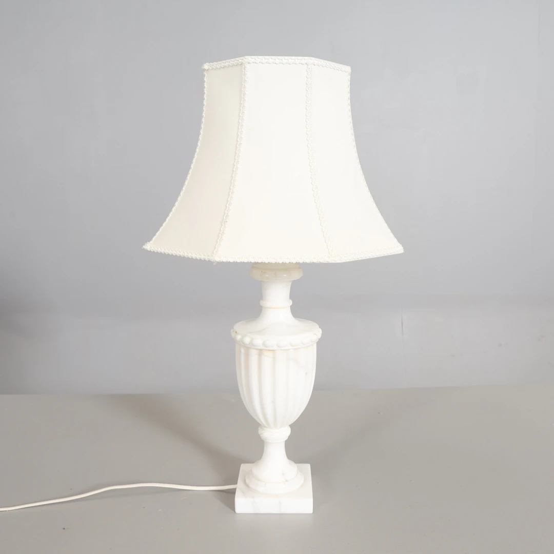 BORDSLAMPA marmor 1900-tal.