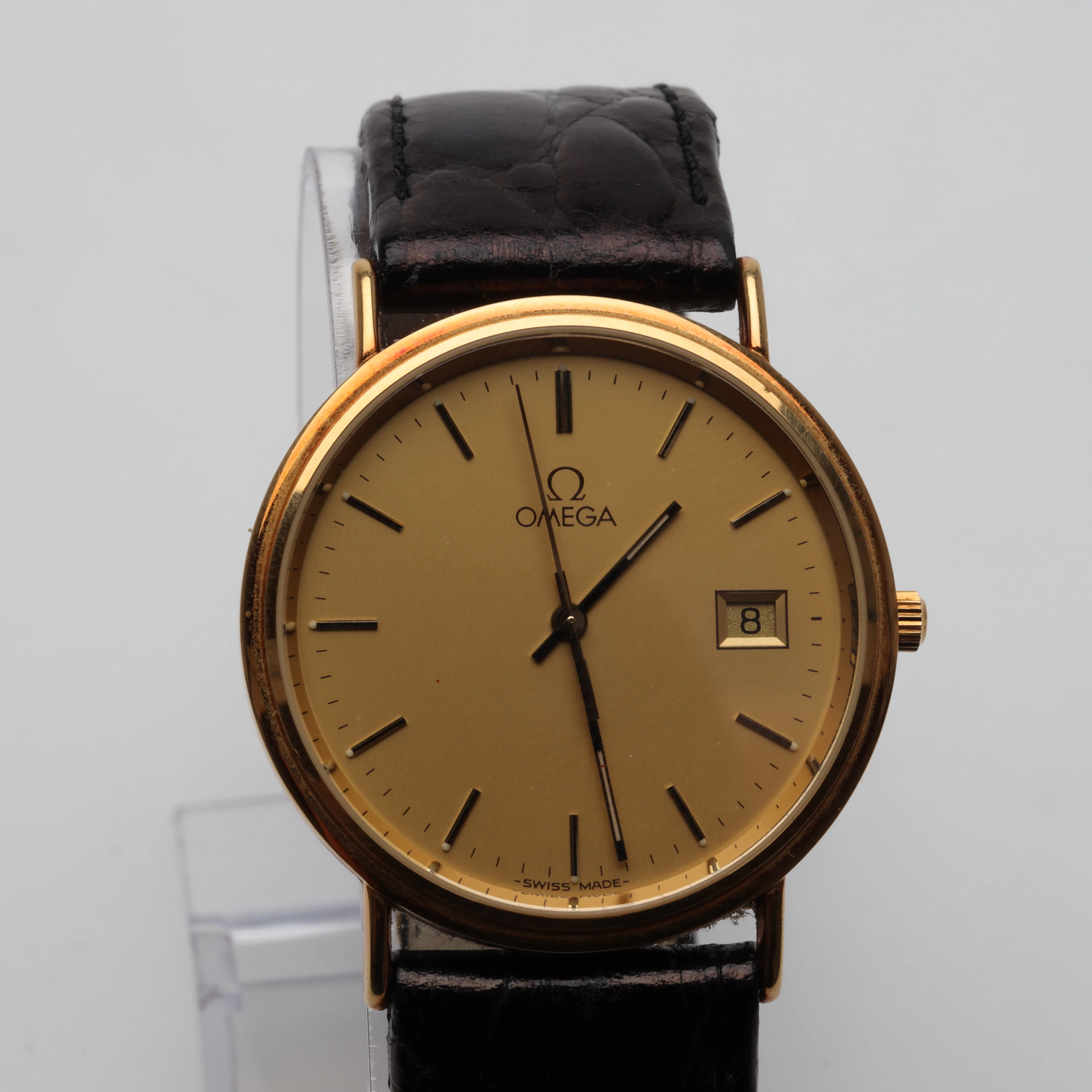 HERRUR Omega quartz 18K i boett med läderband.