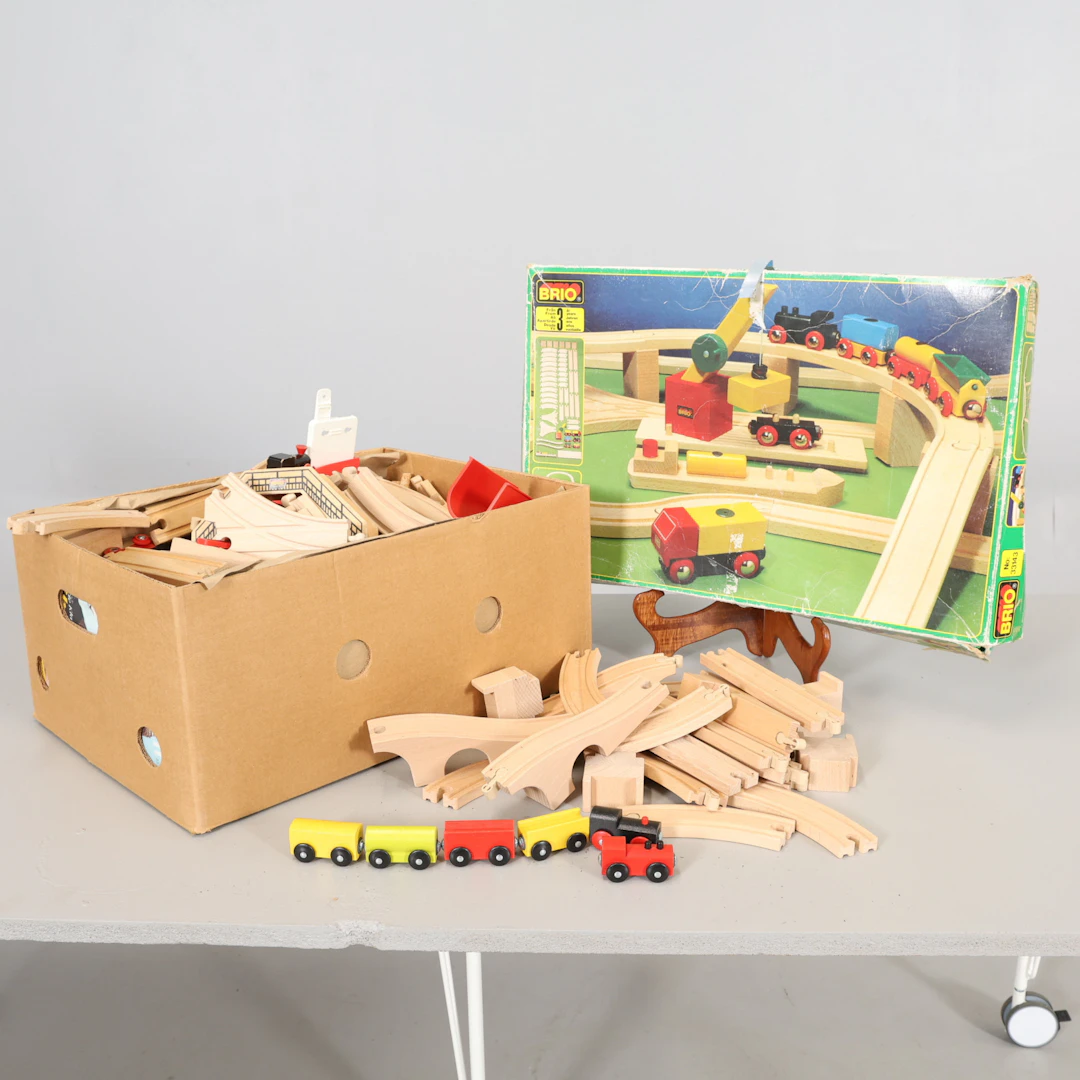 TÅGBANA främst BRIO samt IKEA.