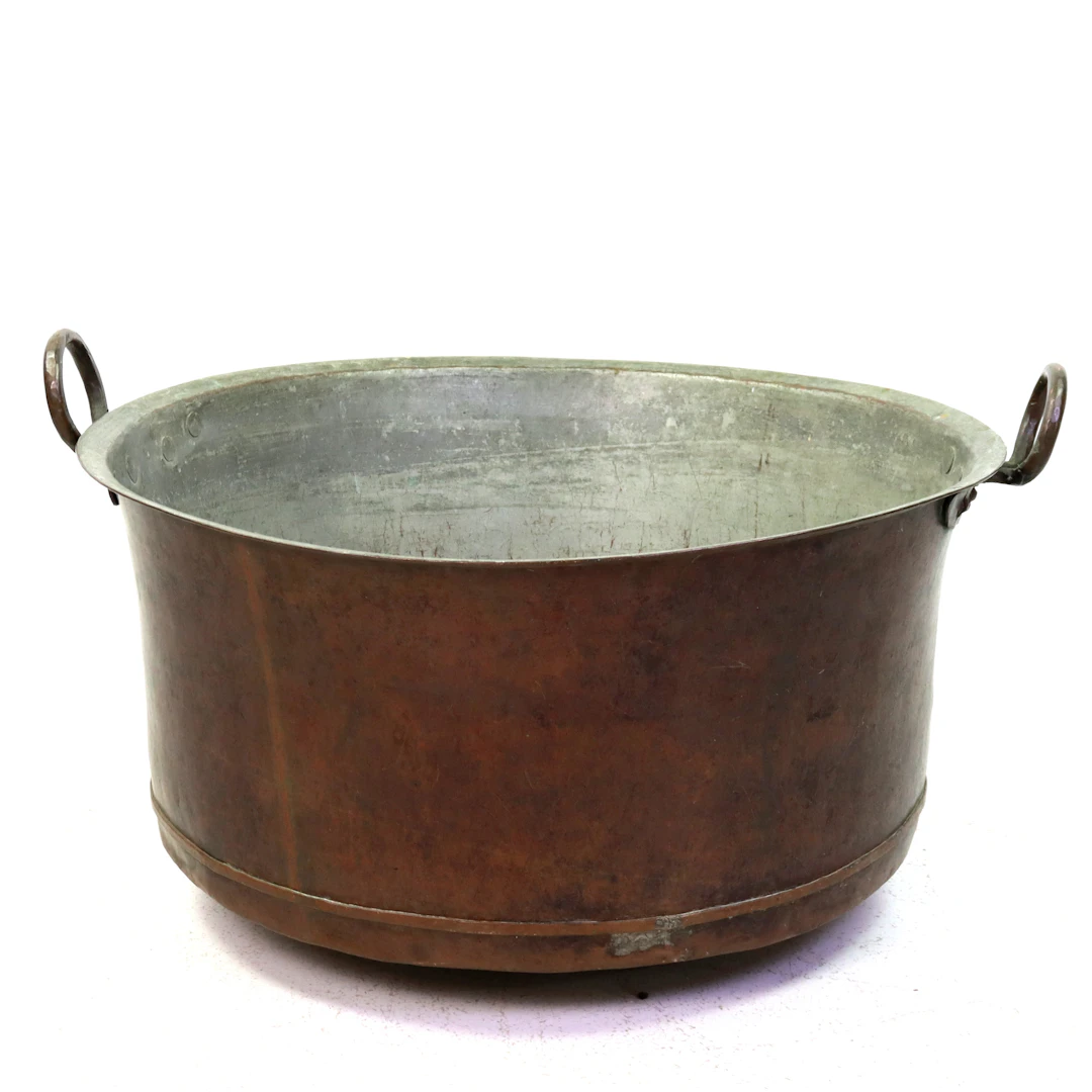 KOPPARKITTEL med hänklar av järn, 1800/1900-tal.