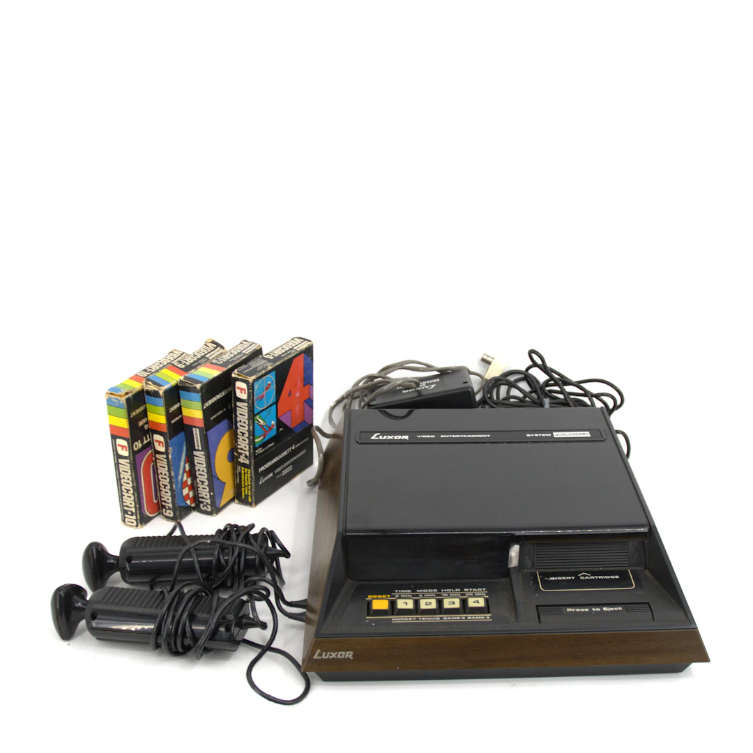 TV-SPEL, Luxor Fairchild, 1 konsol, 2 spelkontroller och 4 spel, 1970-tal.