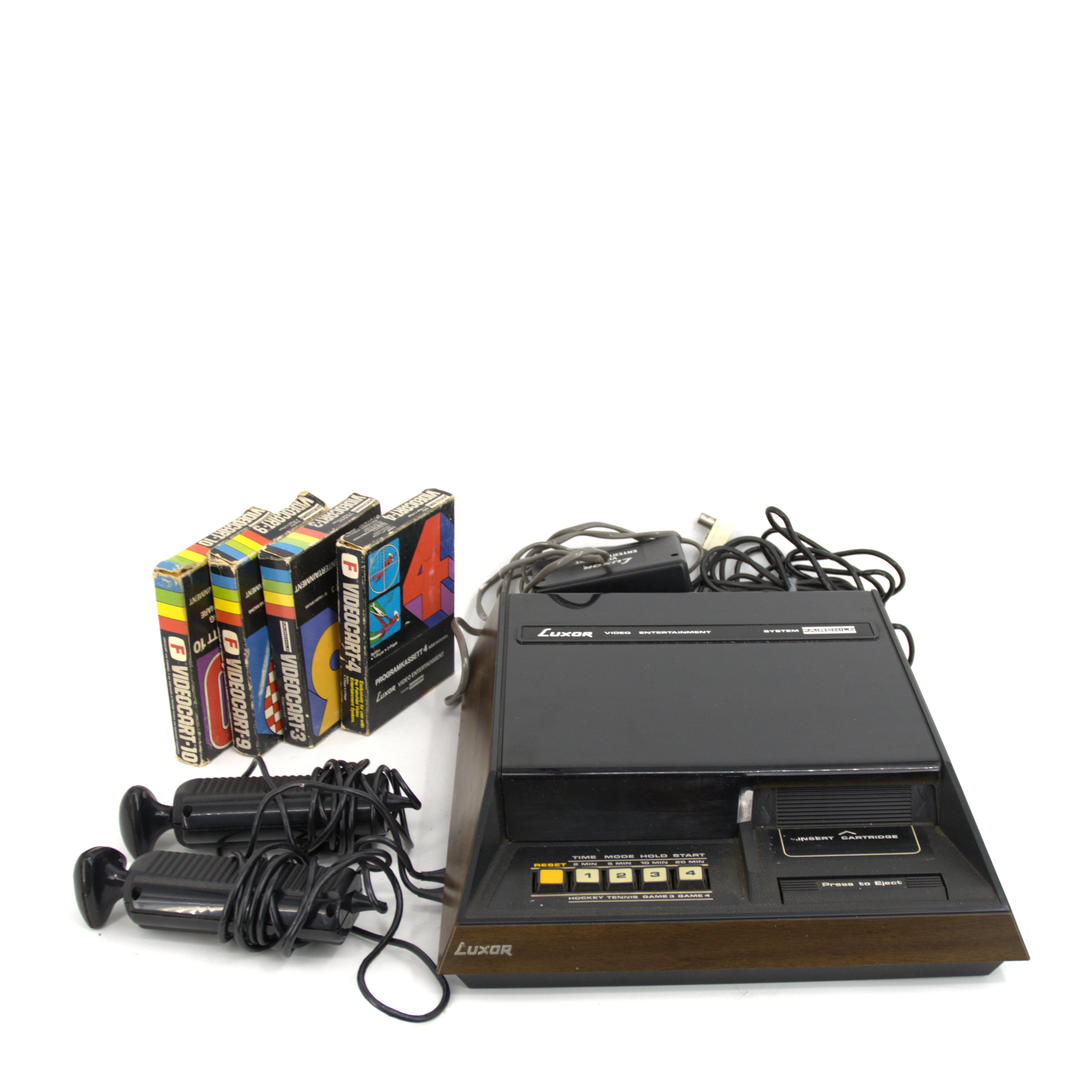 TV-SPEL, Luxor Fairchild, 1 konsol, 2 spelkontroller och 4 spel, 1970-tal.