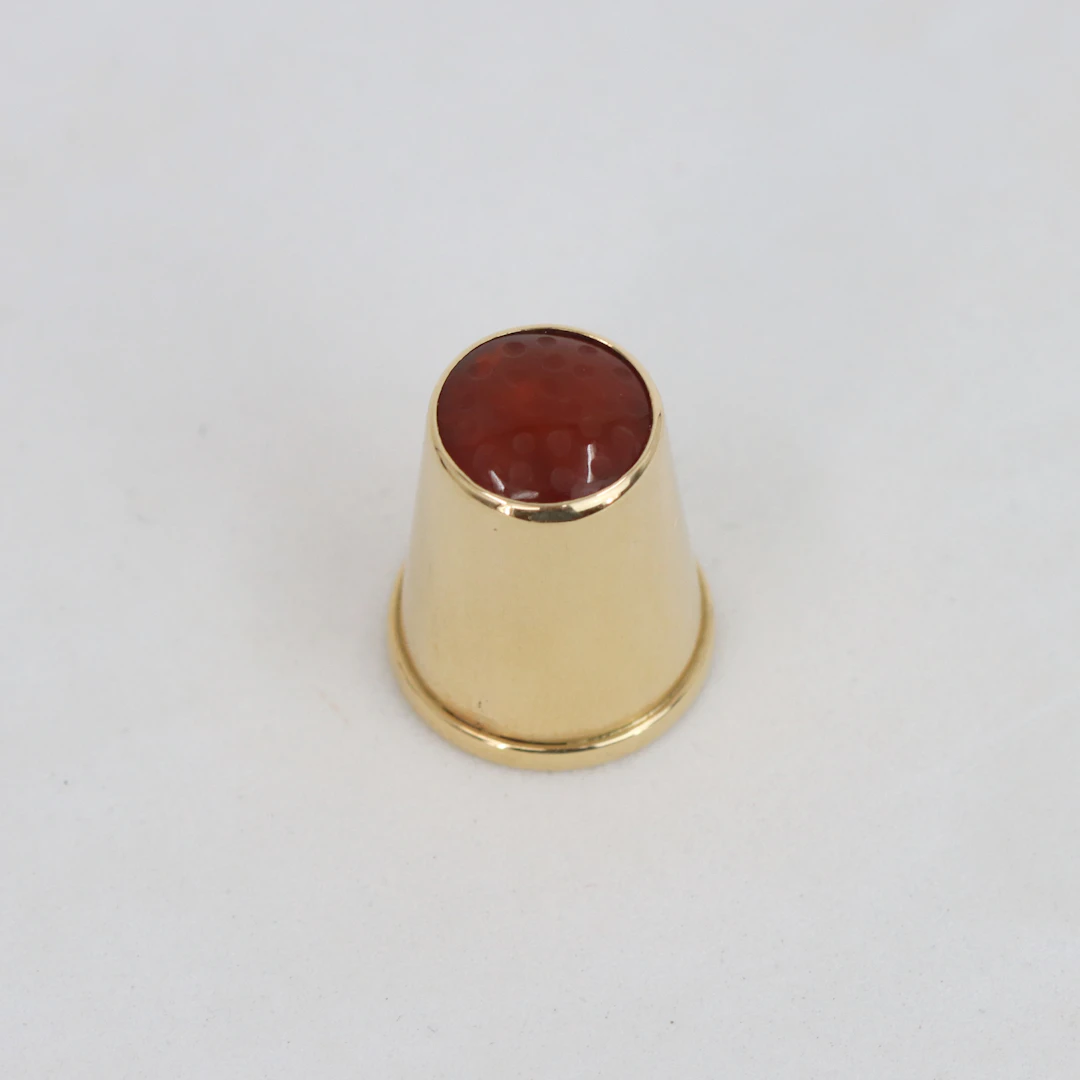 FINGERBORG, guld 18k, karneol på toppen, 1966.