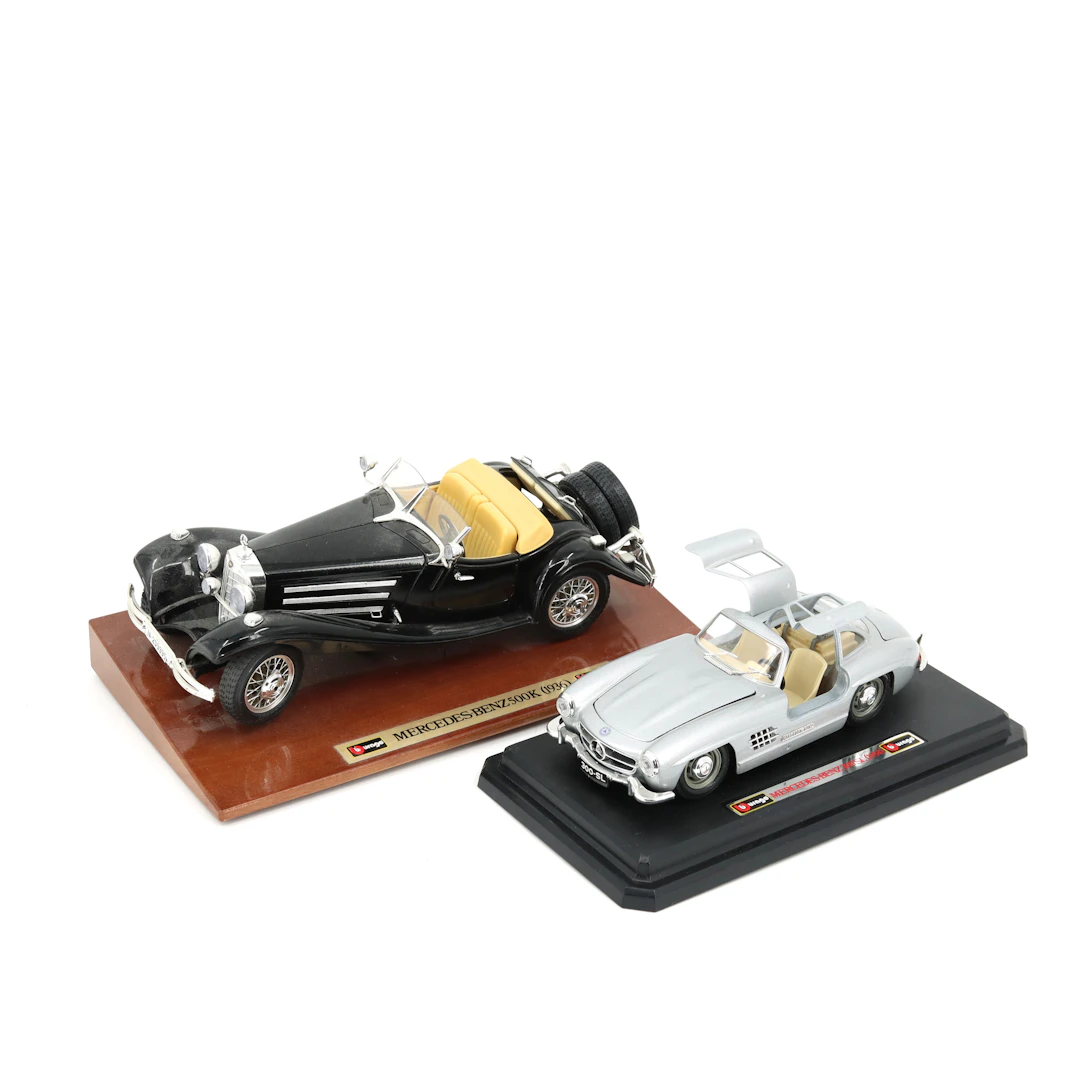 MODELLBILAR, 2 st, Mercedes-Benz 1936, och Mercedez-Benz 1954, Burango