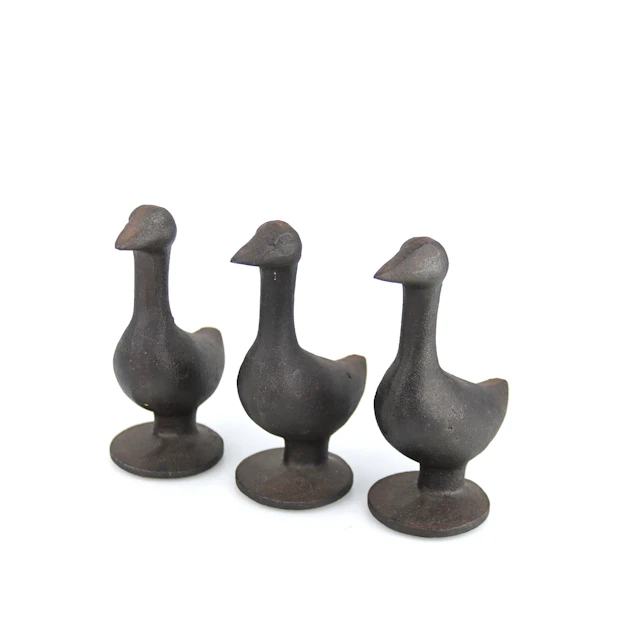 FIGURINER, 3 st, gäss, gjutjärn, nutida.