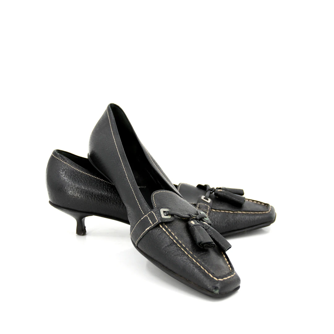 PRADA. Skor, "Mary Jane", dam, svart skinn, taxklackar, tofsar, märkta