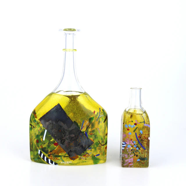 BERTIL VALLIEN. Vas och flaska, 2 st. "Satellite", glas, Kosta Boda.