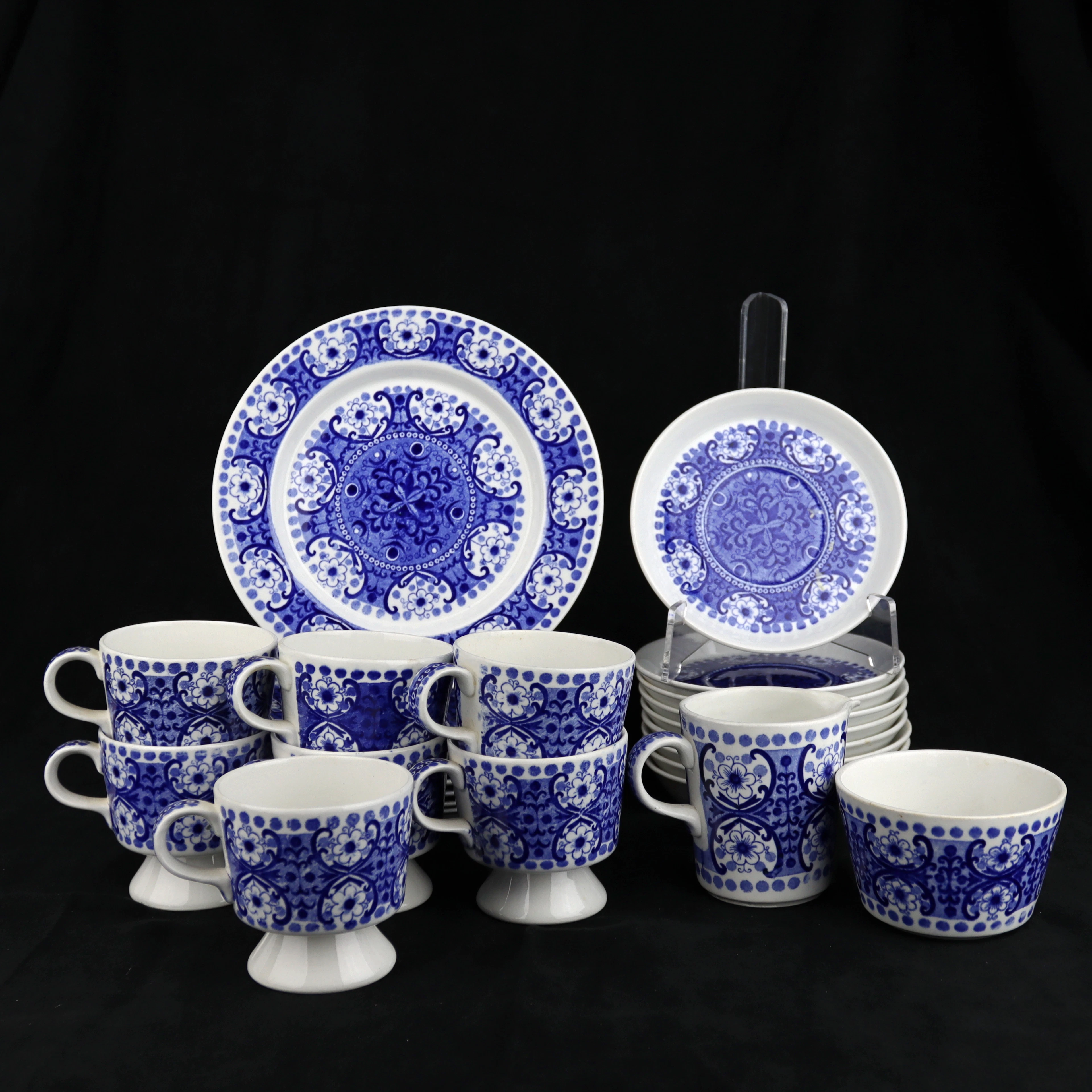 RAIJA UOSIKKINEN. Kaffeservis, "Ali", 26 delar, porslin, Arabia, Finland.