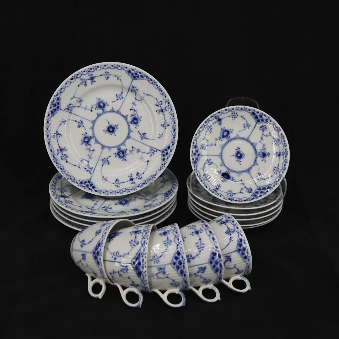 KAFFESERVIS, 16 delar, "Musselmalet", blond, porslin, Royal Copenhagen