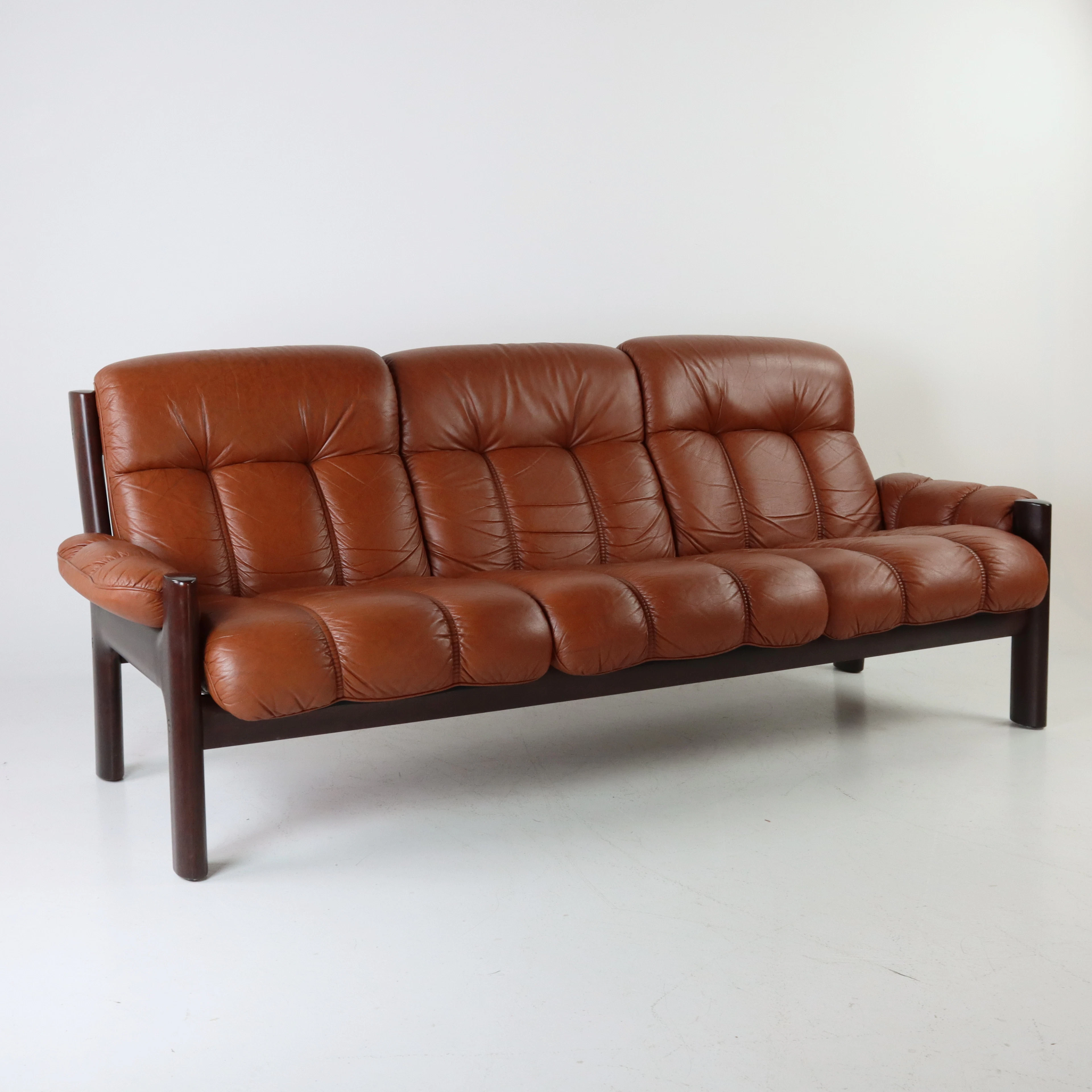 SOFFA, 3-sits, "Stressless", lös rygg- & sits i brunt skinn, mörkbetsat